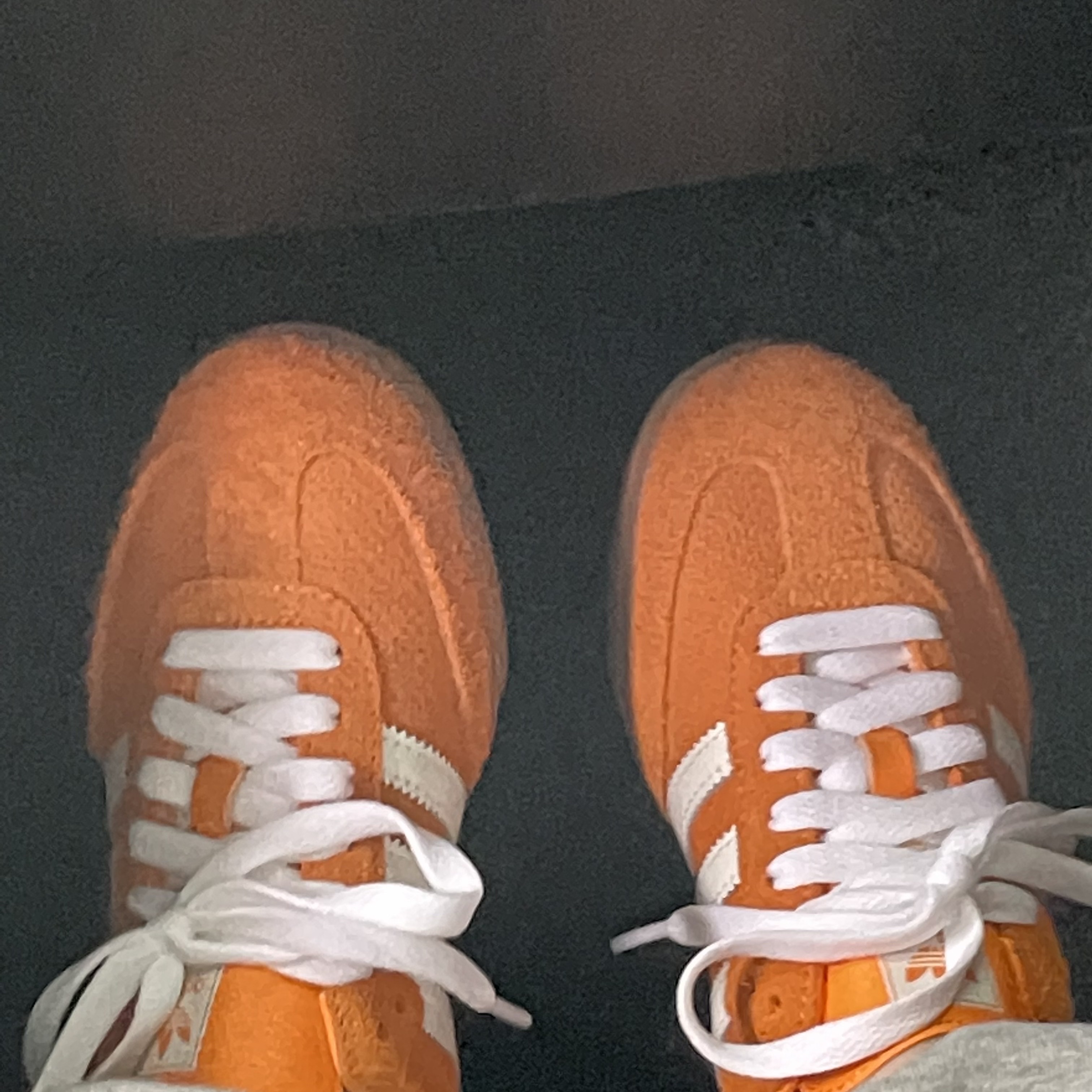 Adidas Samba OG Orange Rush 착용 스타일