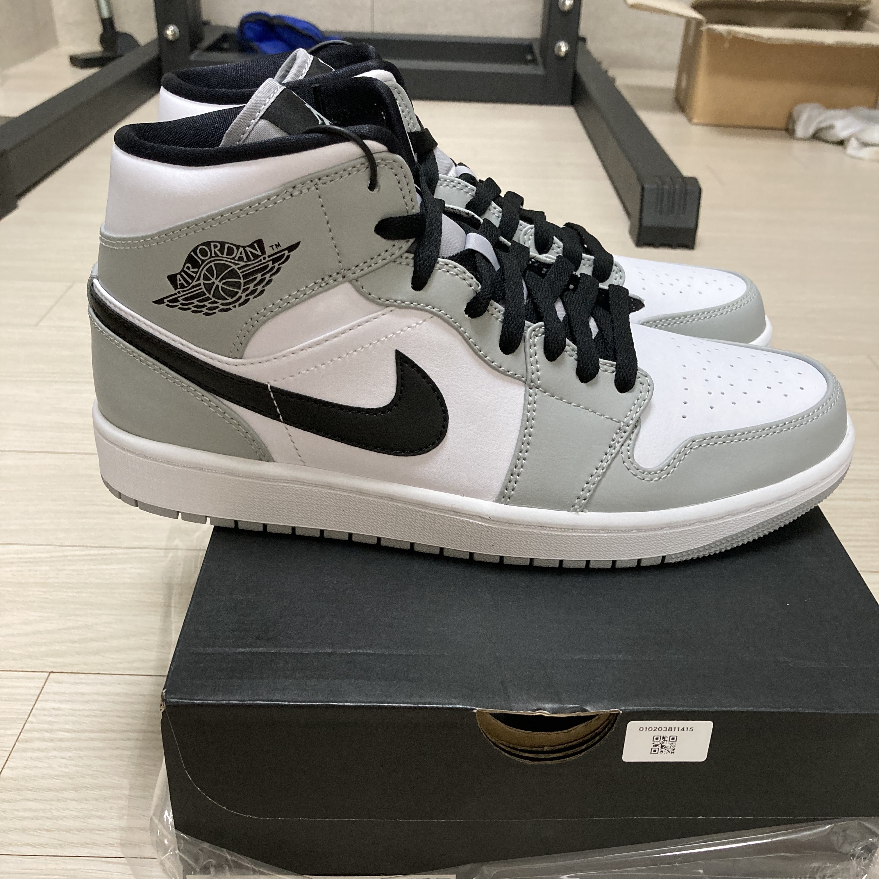 Jordan 1 Mid Light Smoke Grey 착용 스타일 - 2
