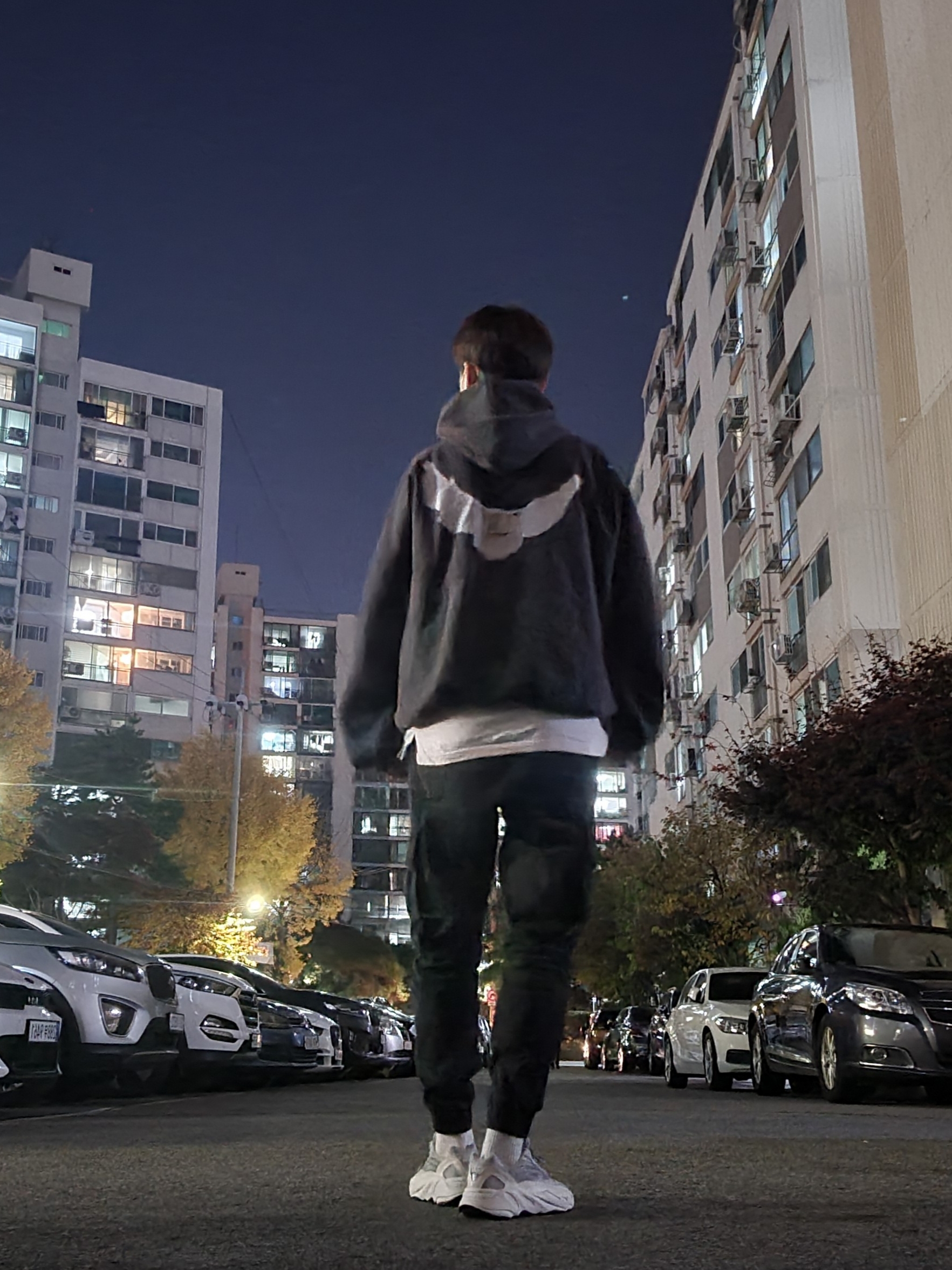 Yeezy Gap Engineered By Balenciaga Dove Hoodie Dark Grey, Juun.J Cargo Jogger Denim Pants Black - 22SS 착용 스타일