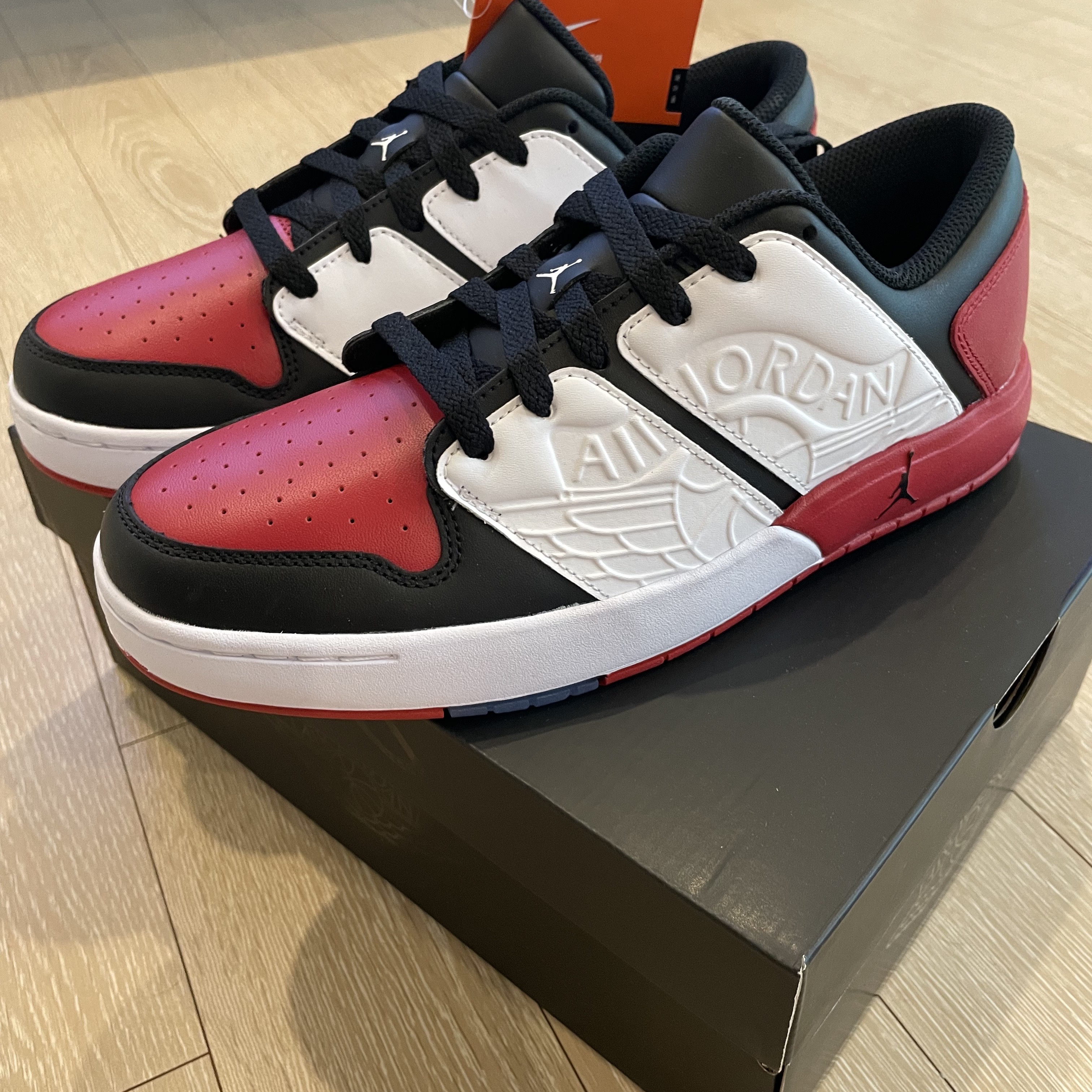 Jordan Nu Retro 1 Low Varsity Red 착용 스타일 - 1