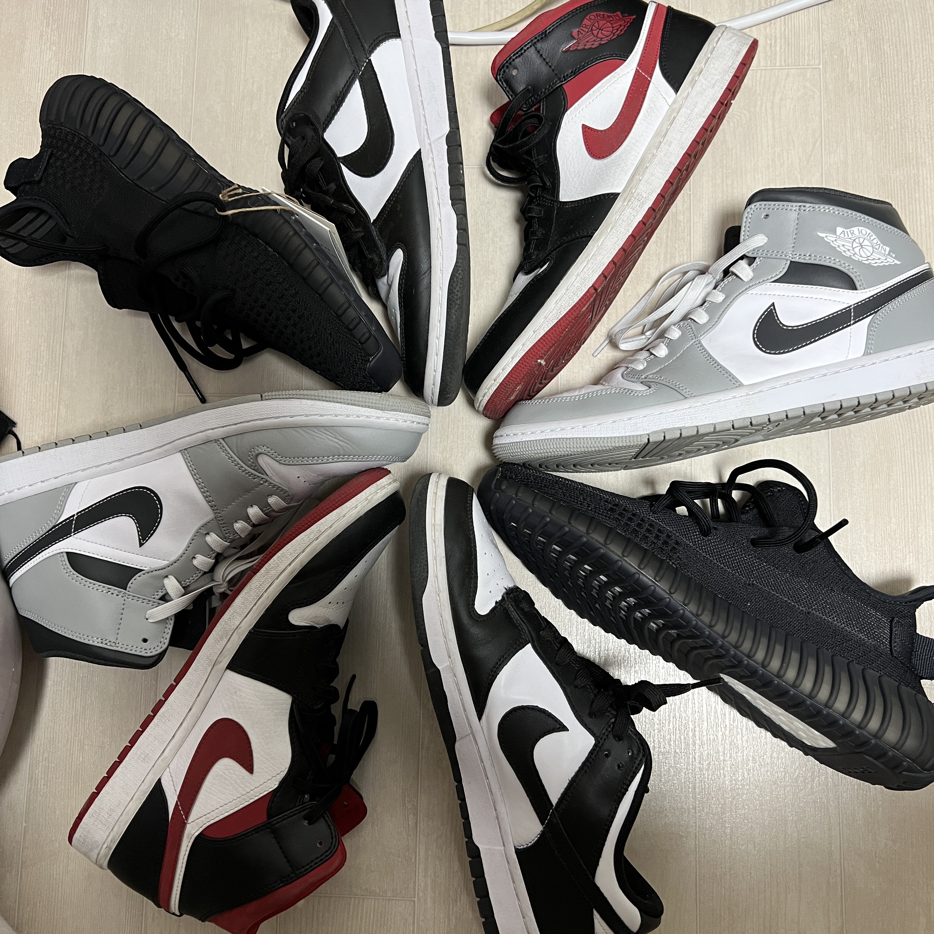 Adidas Yeezy Boost 350 V2 Onyx, Nike Dunk Low Retro Black 착용 스타일