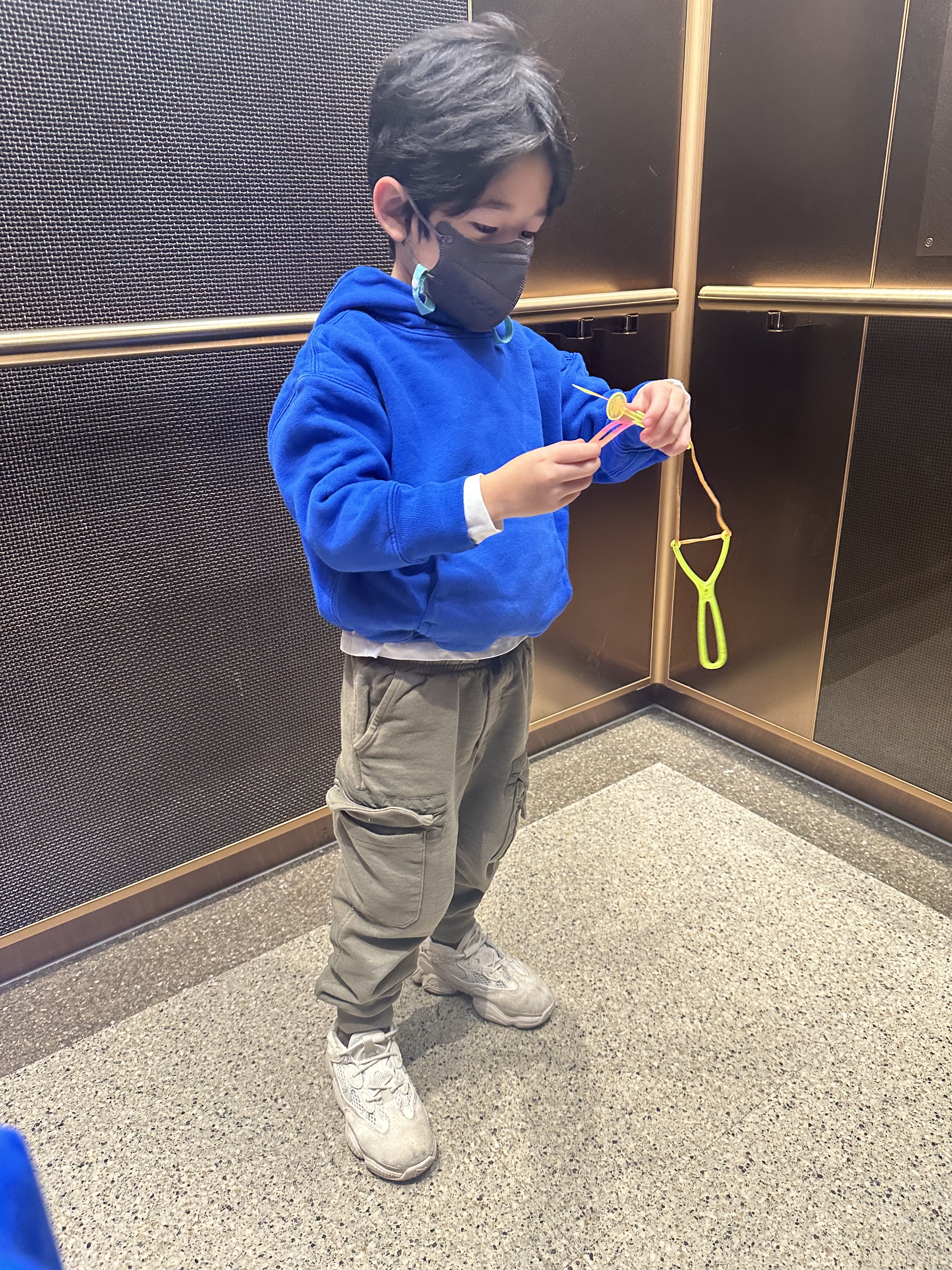 (Kids) Adidas Yeezy 500 Blush, Yeezy Gap Hoodie Blue 착용 스타일