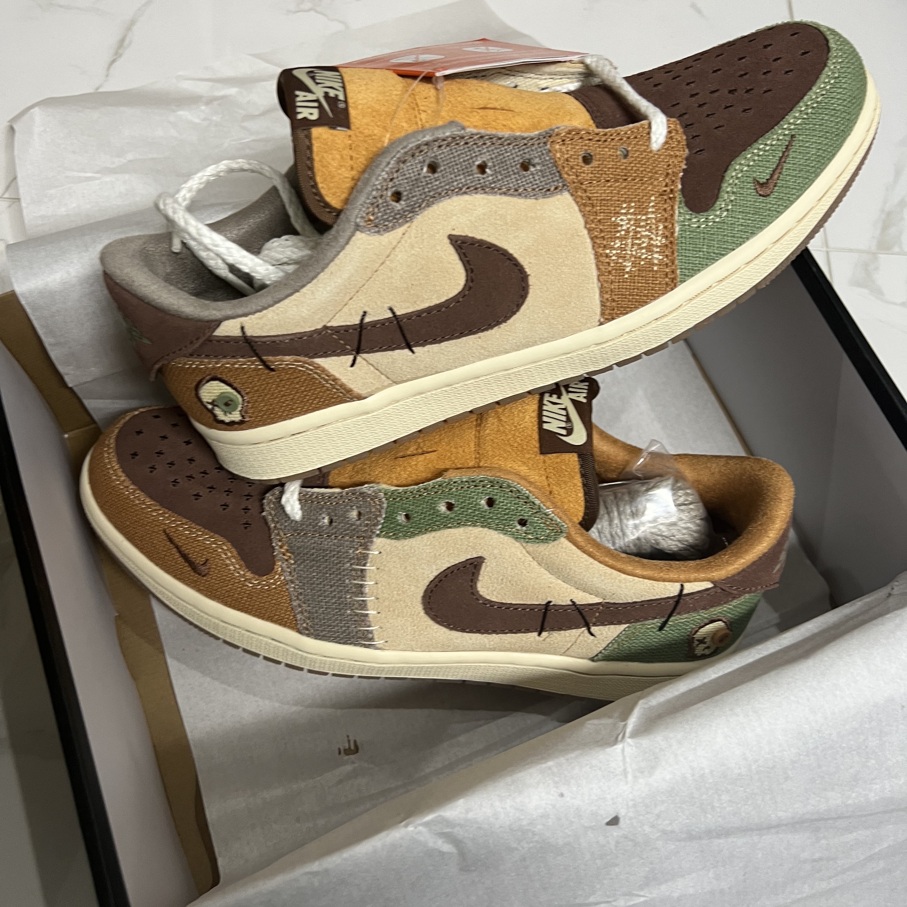 Jordan 1 x Zion Williamson Retro Low OG Flax and Oil Green 착용 스타일 - 1