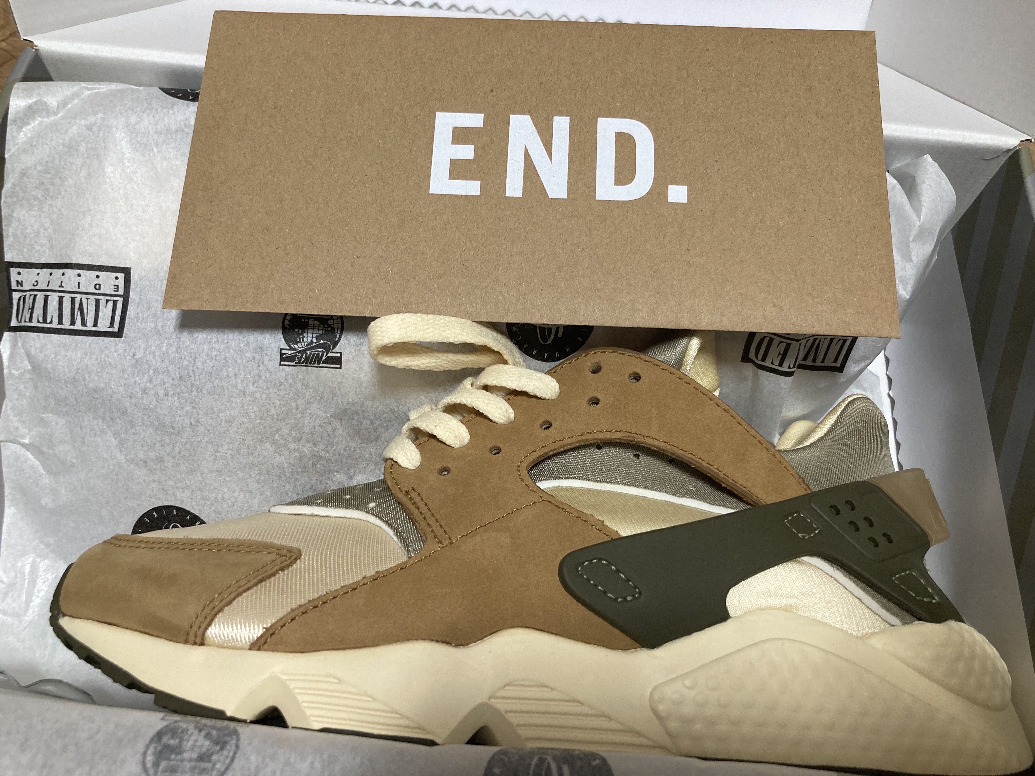 Nike x Stussy Air Huarache LE Desert Oak 착용 스타일