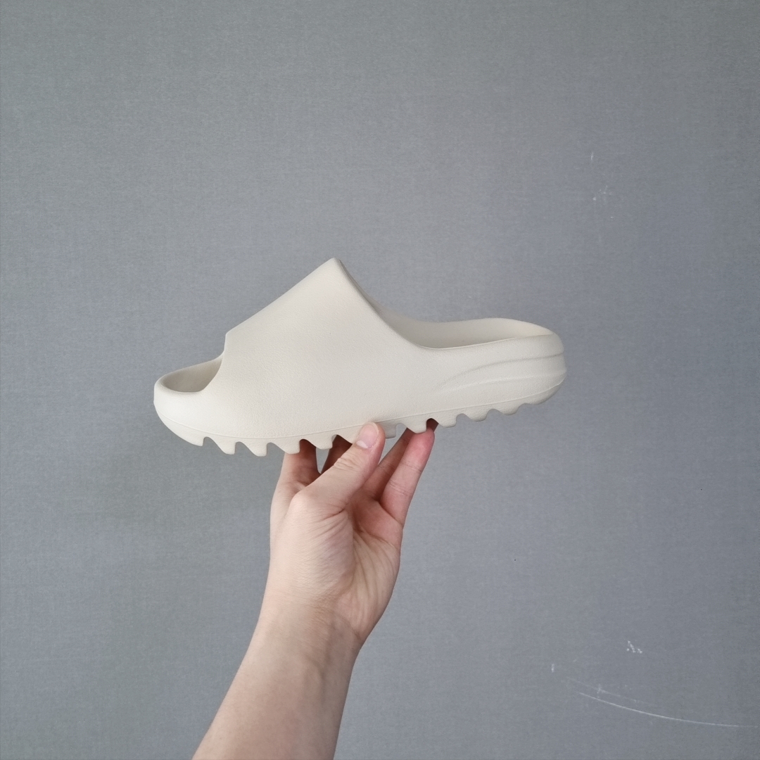 Adidas Yeezy Slide Bone 2022/2023 착용 스타일