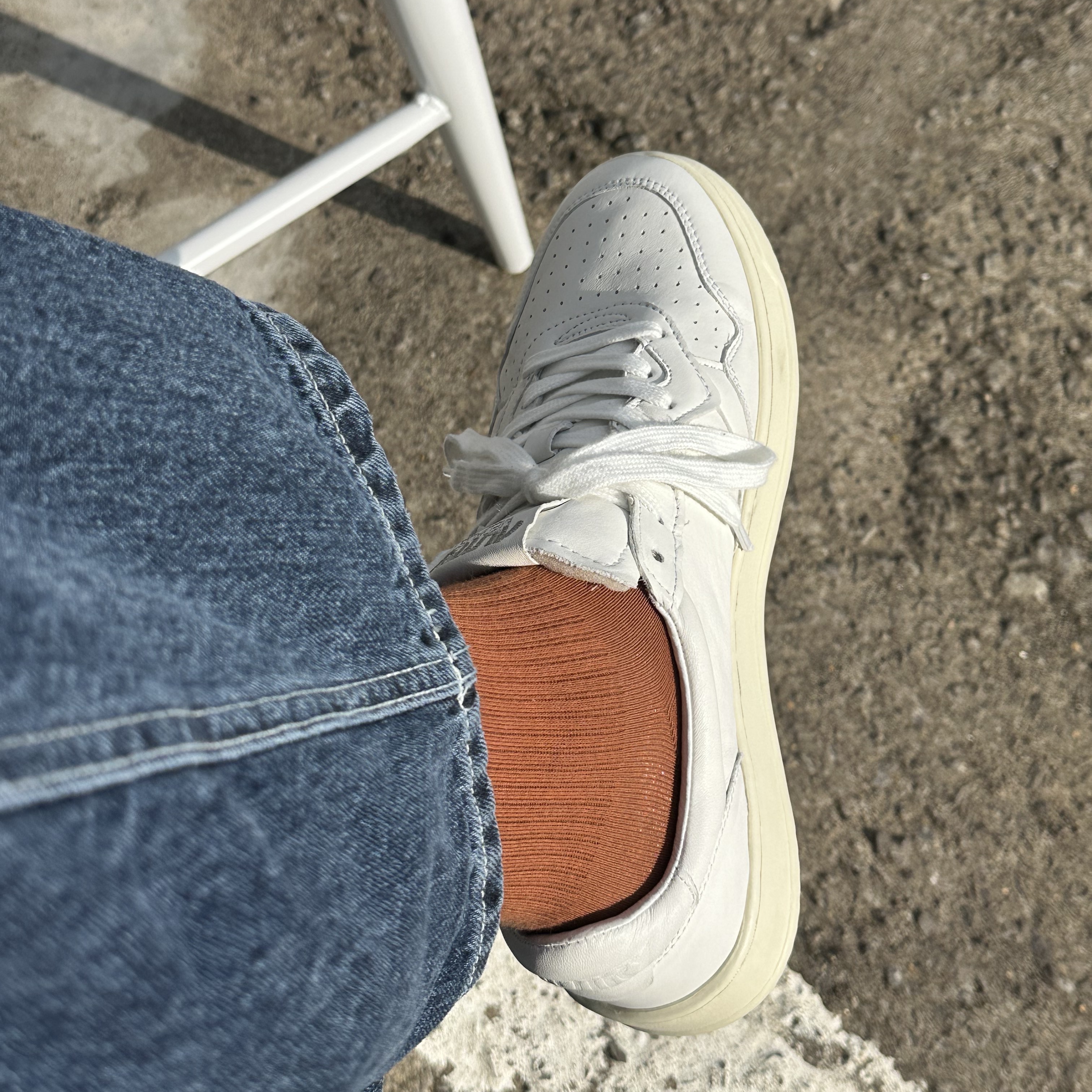 Autry Medalist Low Goatskin Sneakers White 착용 스타일 - 1