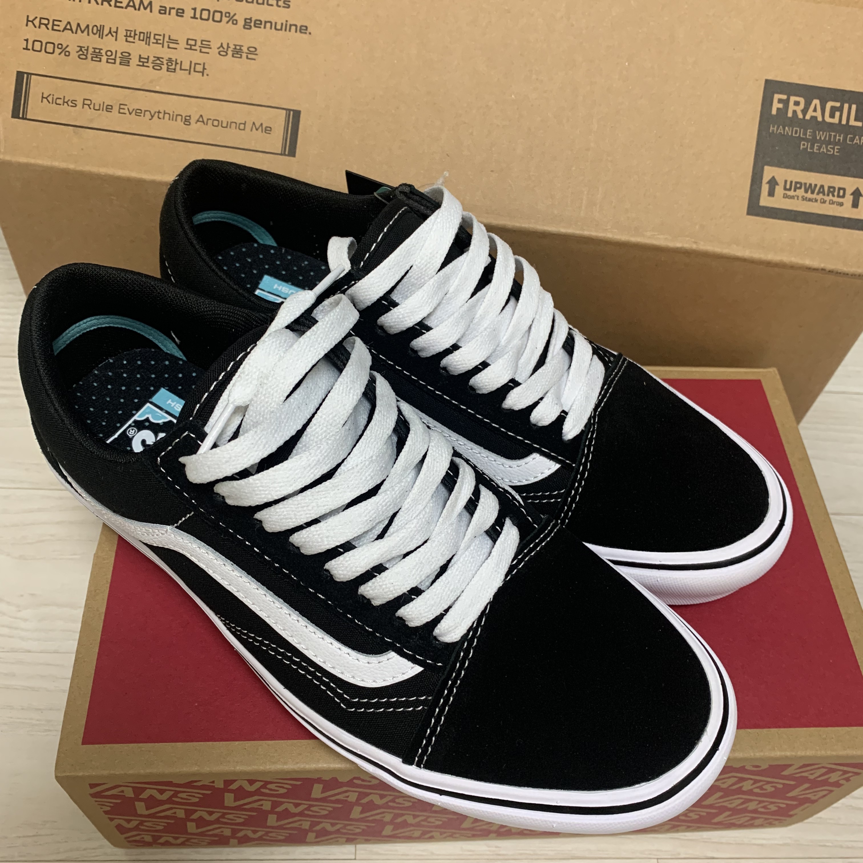 Vans ComfyCush Old Skool Black True white 착용 스타일