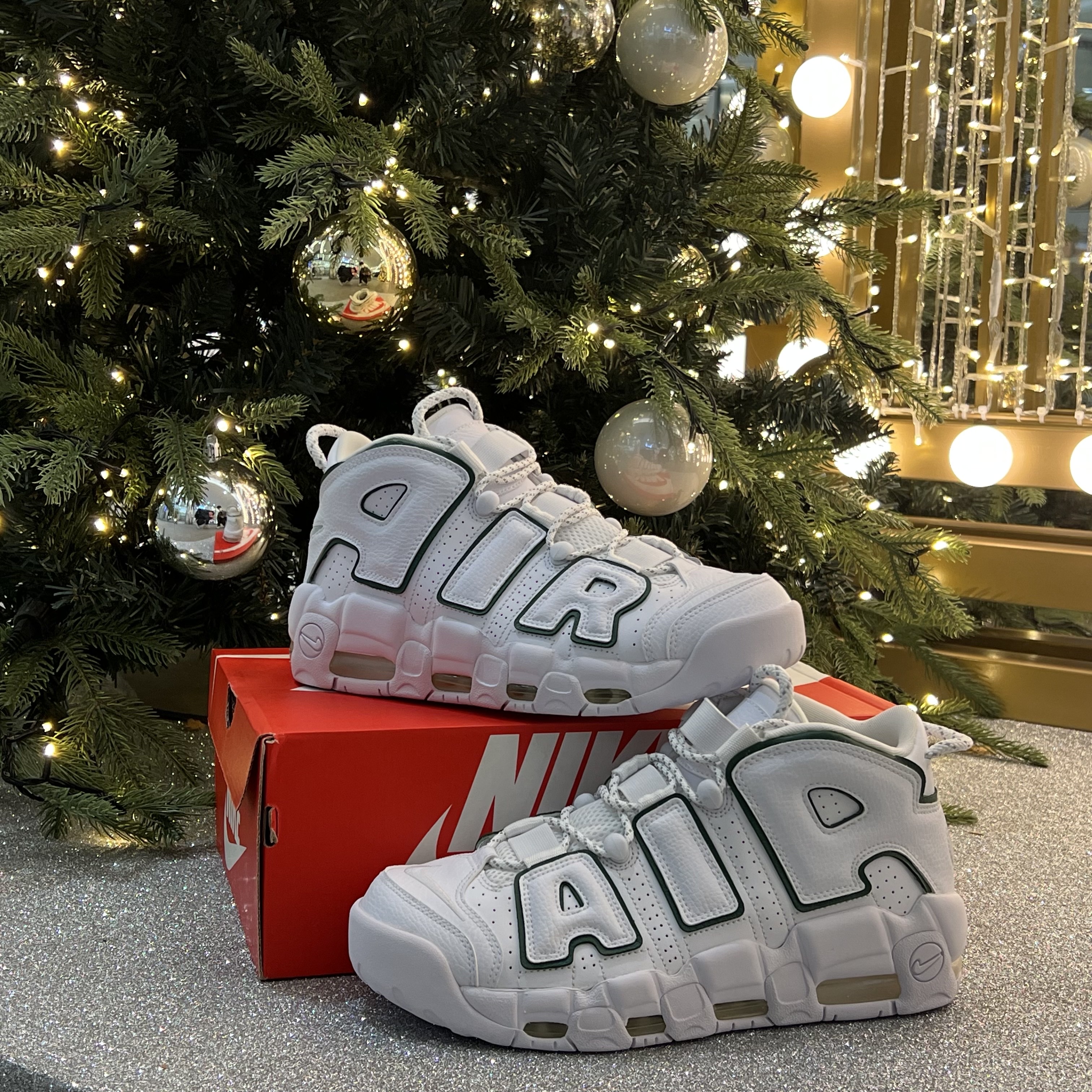 Nike Air More Uptempo Triple White 착용 스타일