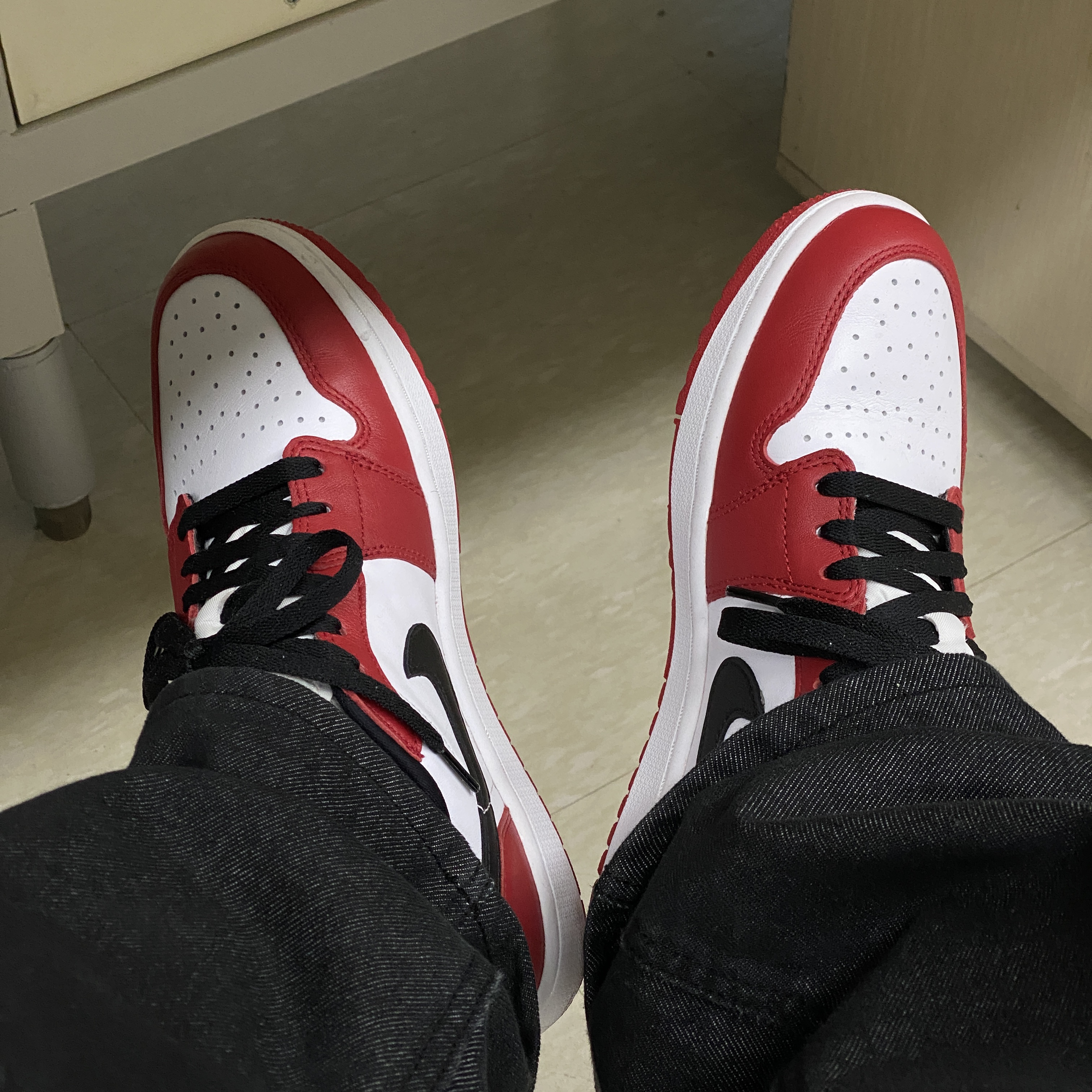 Jordan 1 Low Golf Chicago 착용 스타일 - 2