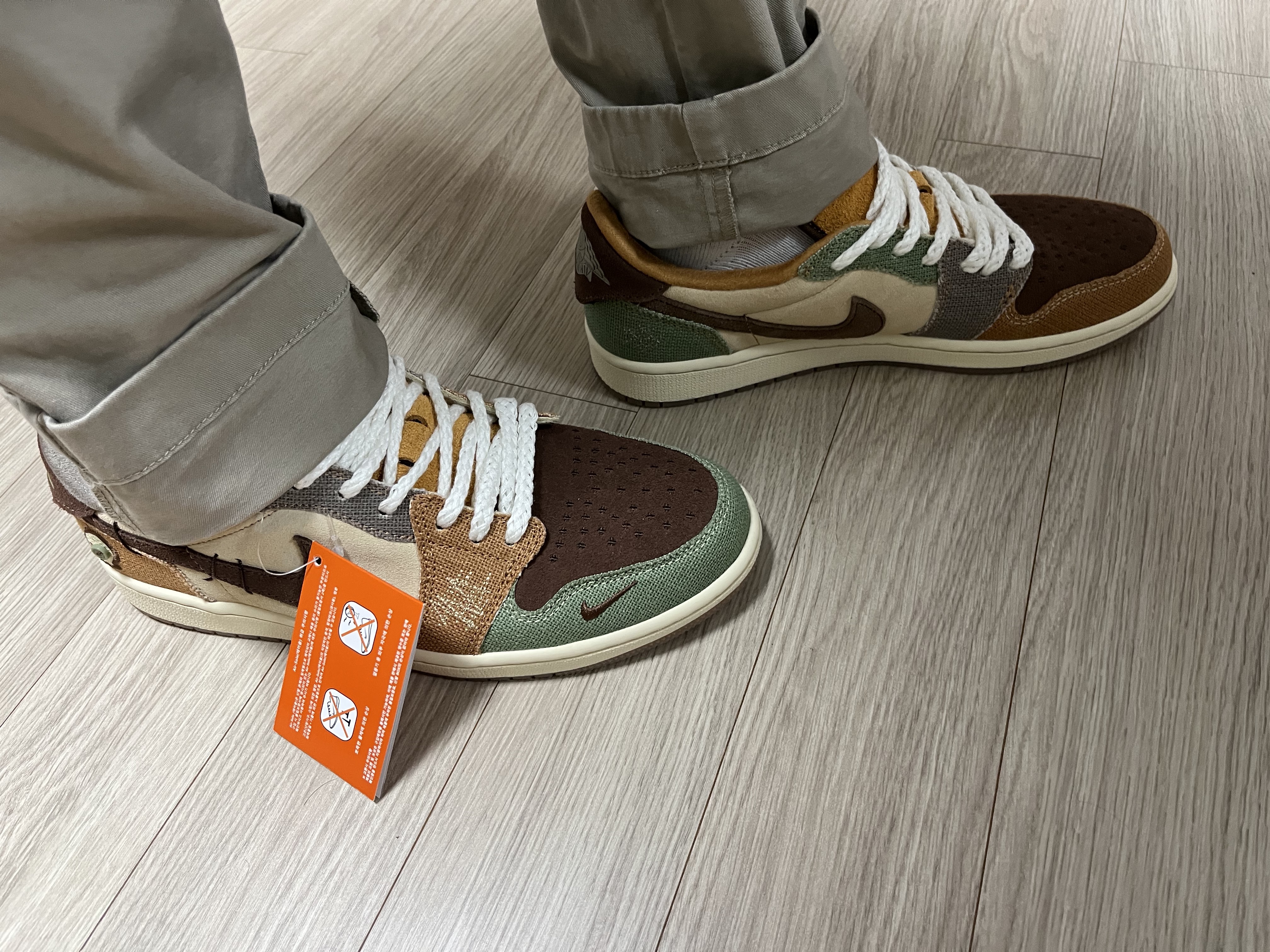 Jordan 1 x Zion Williamson Retro Low OG Flax and Oil Green 착용 스타일 - 3