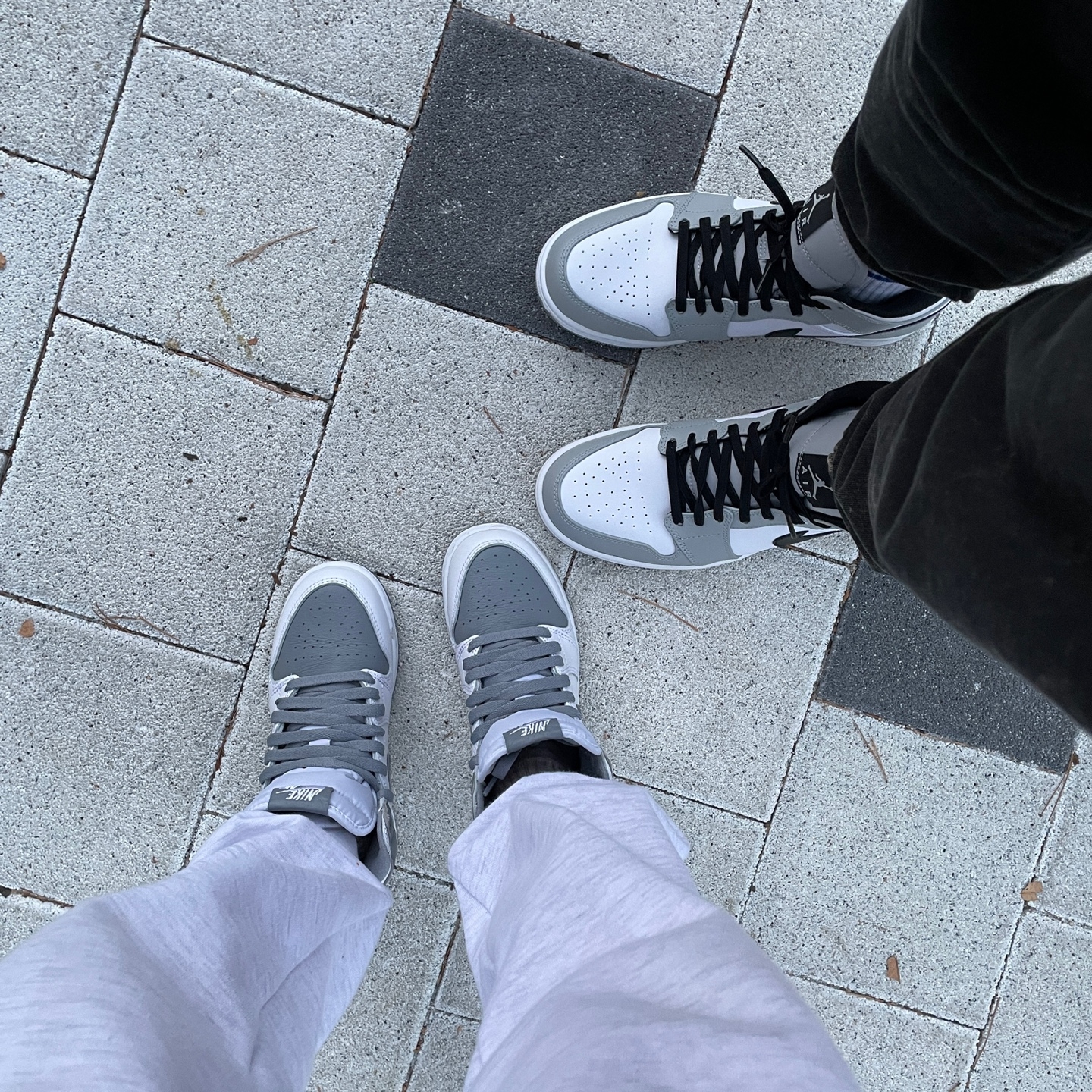 (GS) Jordan 1 Retro High OG Stealth, Jordan 1 Mid Light Smoke Grey 착용 스타일 - 1