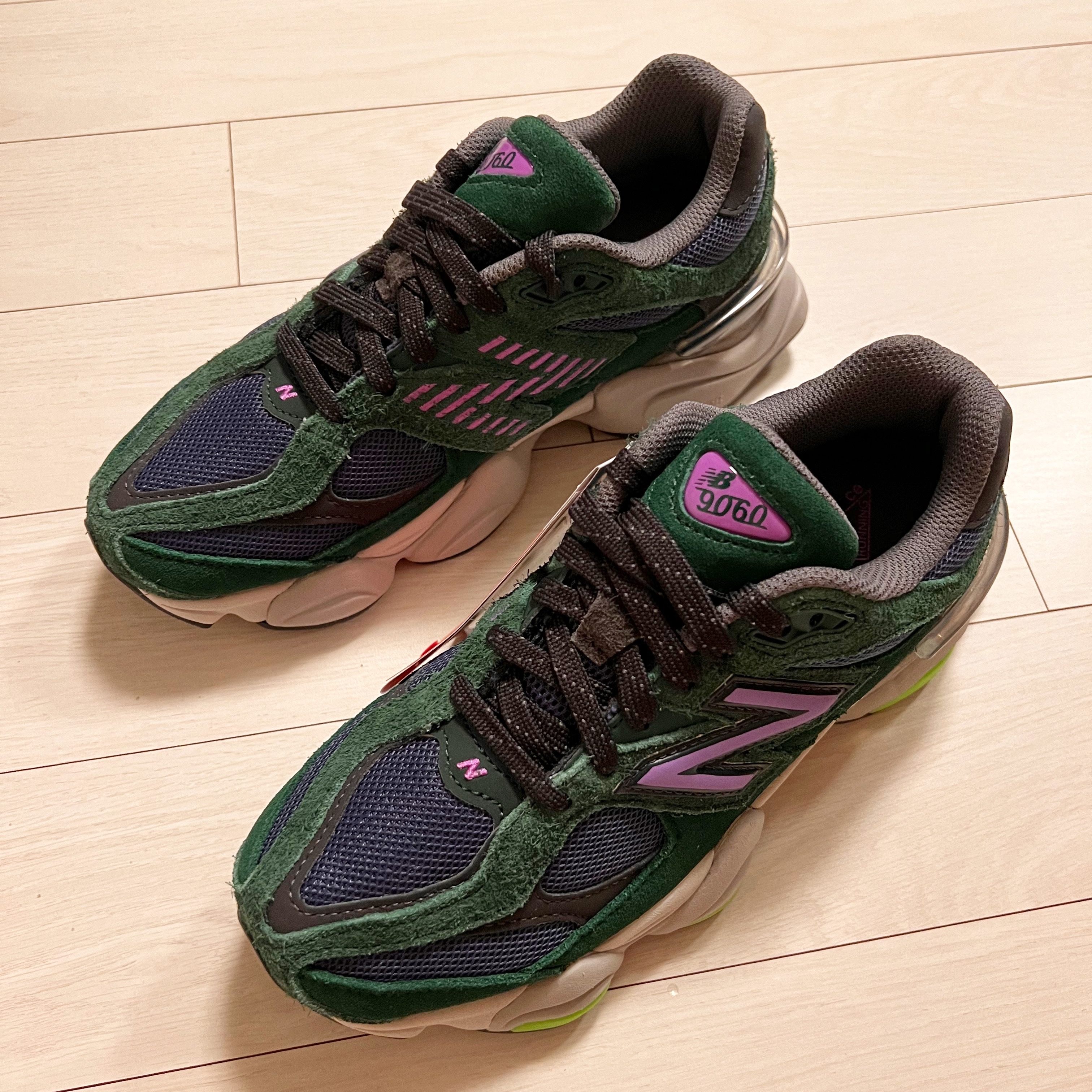 New Balance 9060 Nightwatch Green 착용 스타일 - 2