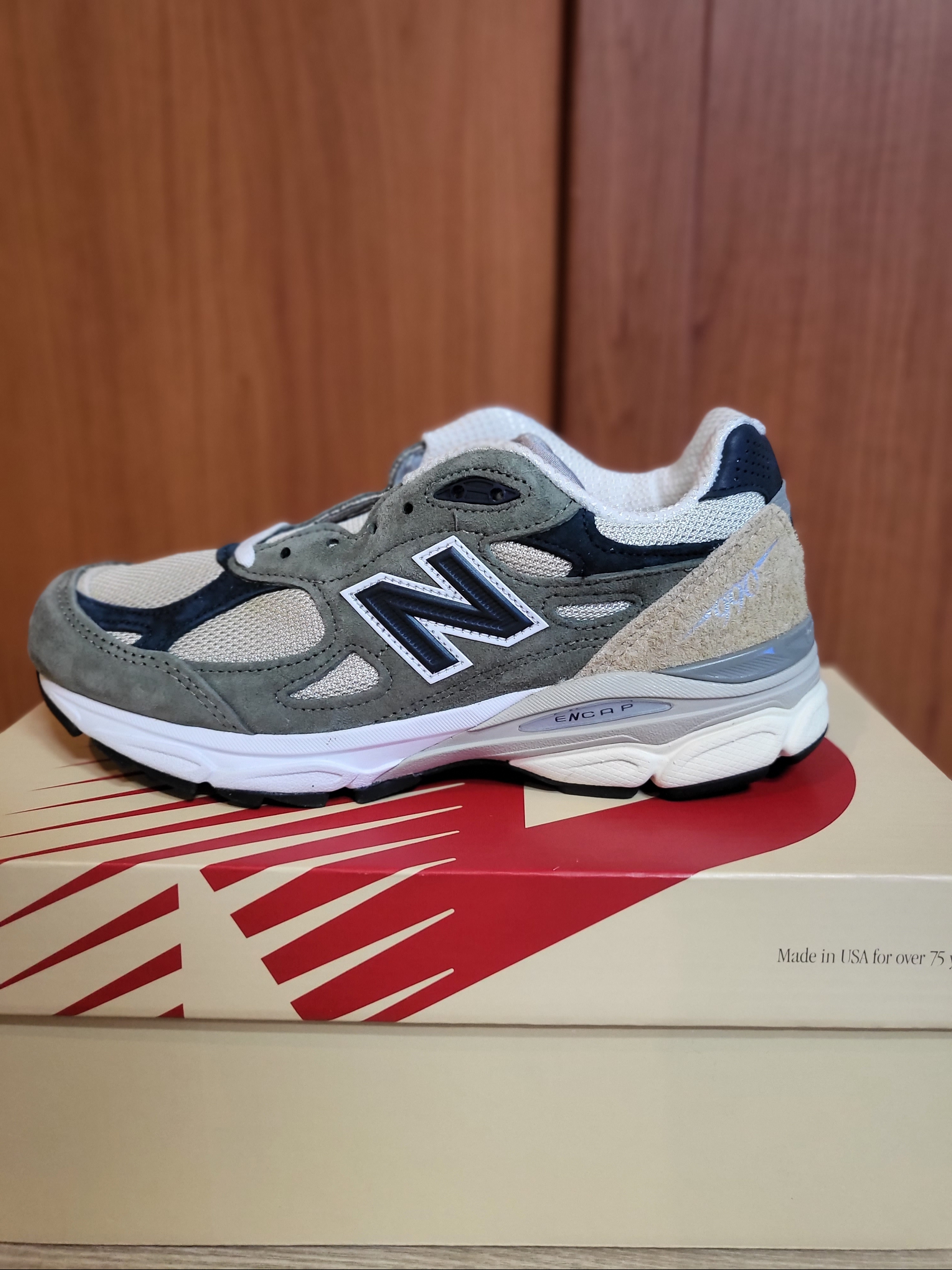 New Balance 990v3 Made in USA Olive 착용 스타일