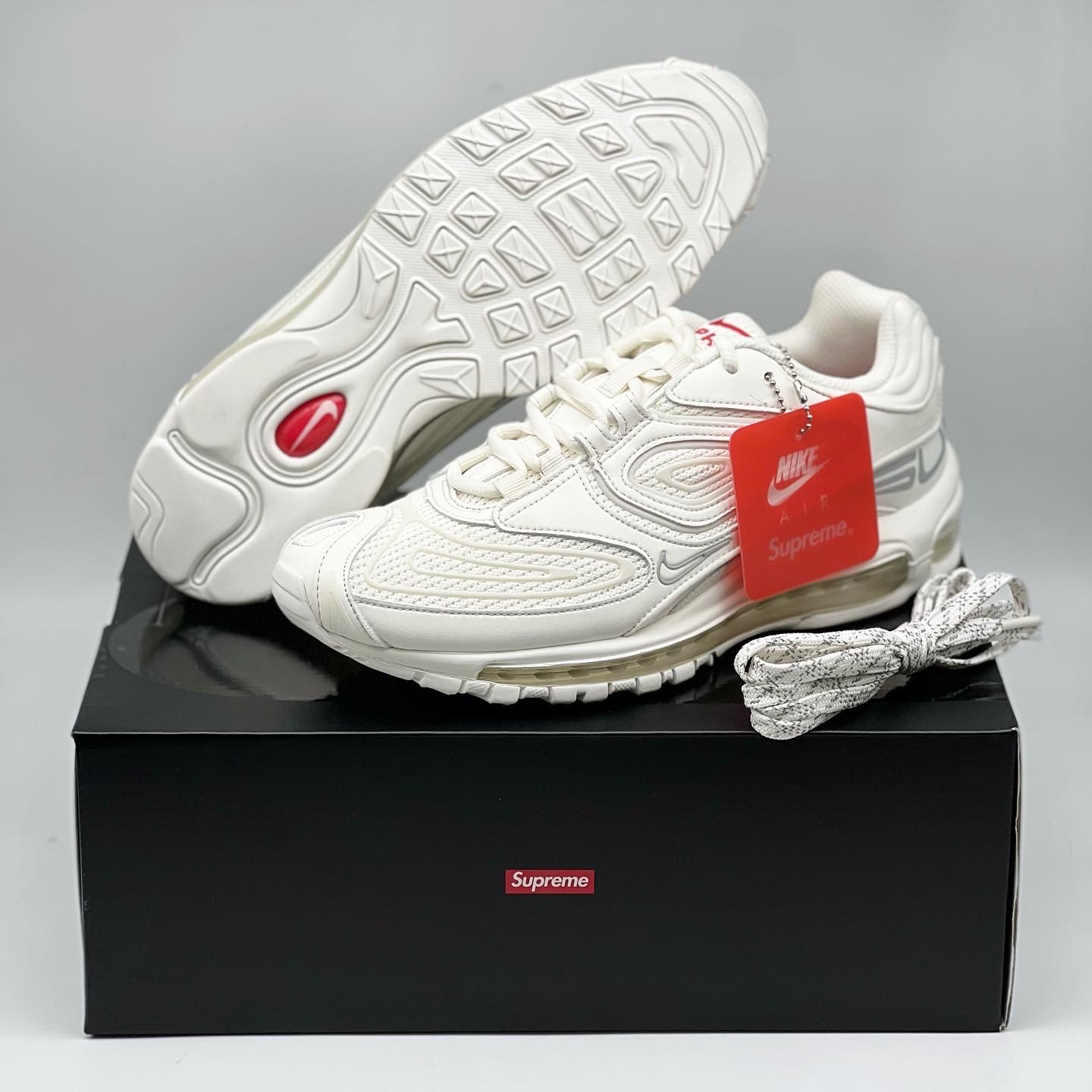Nike x Supreme Air Max 98 TL White 착용 스타일 - 1