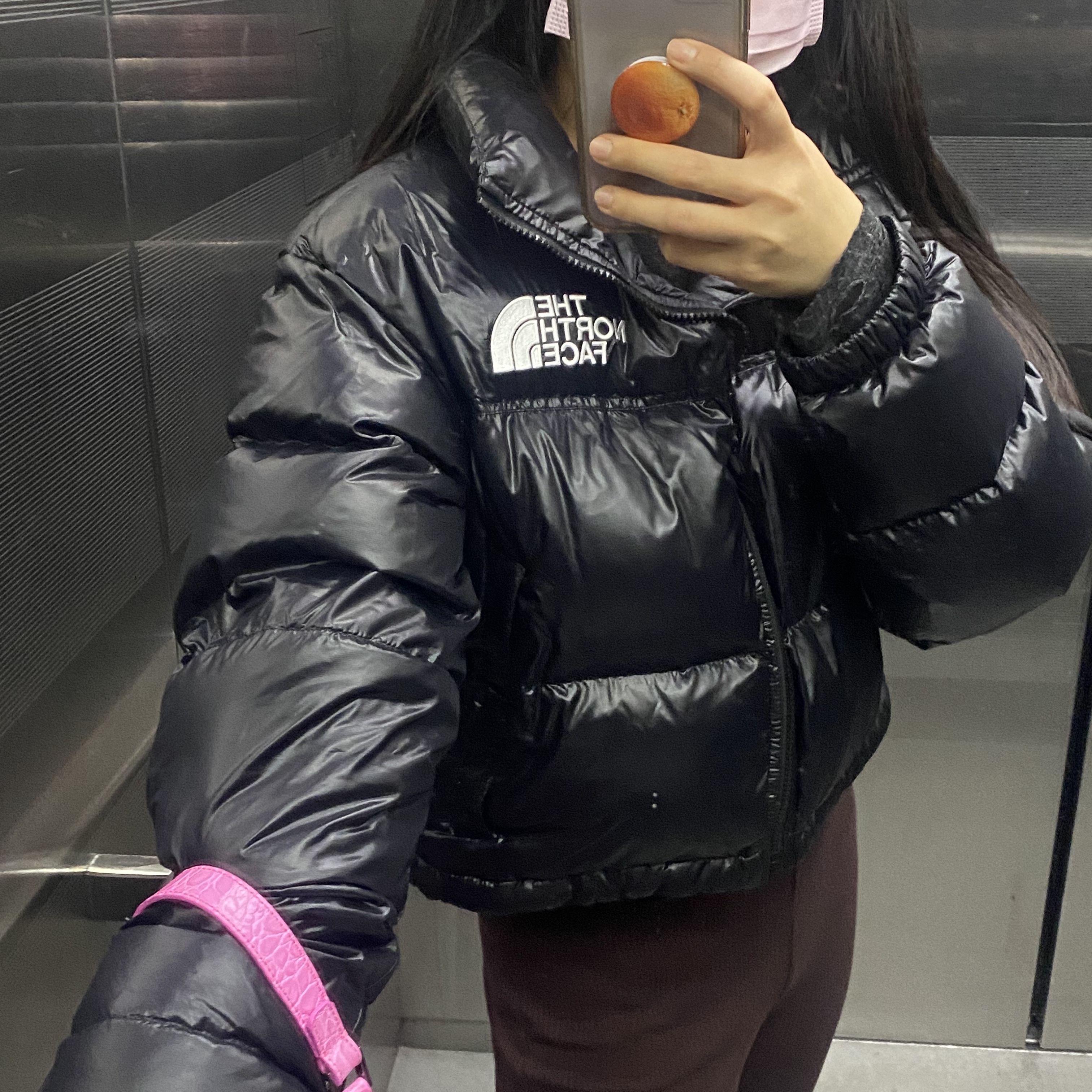 (W) The North Face Nuptse Short Jacket TNF Black 착용 스타일 - 1