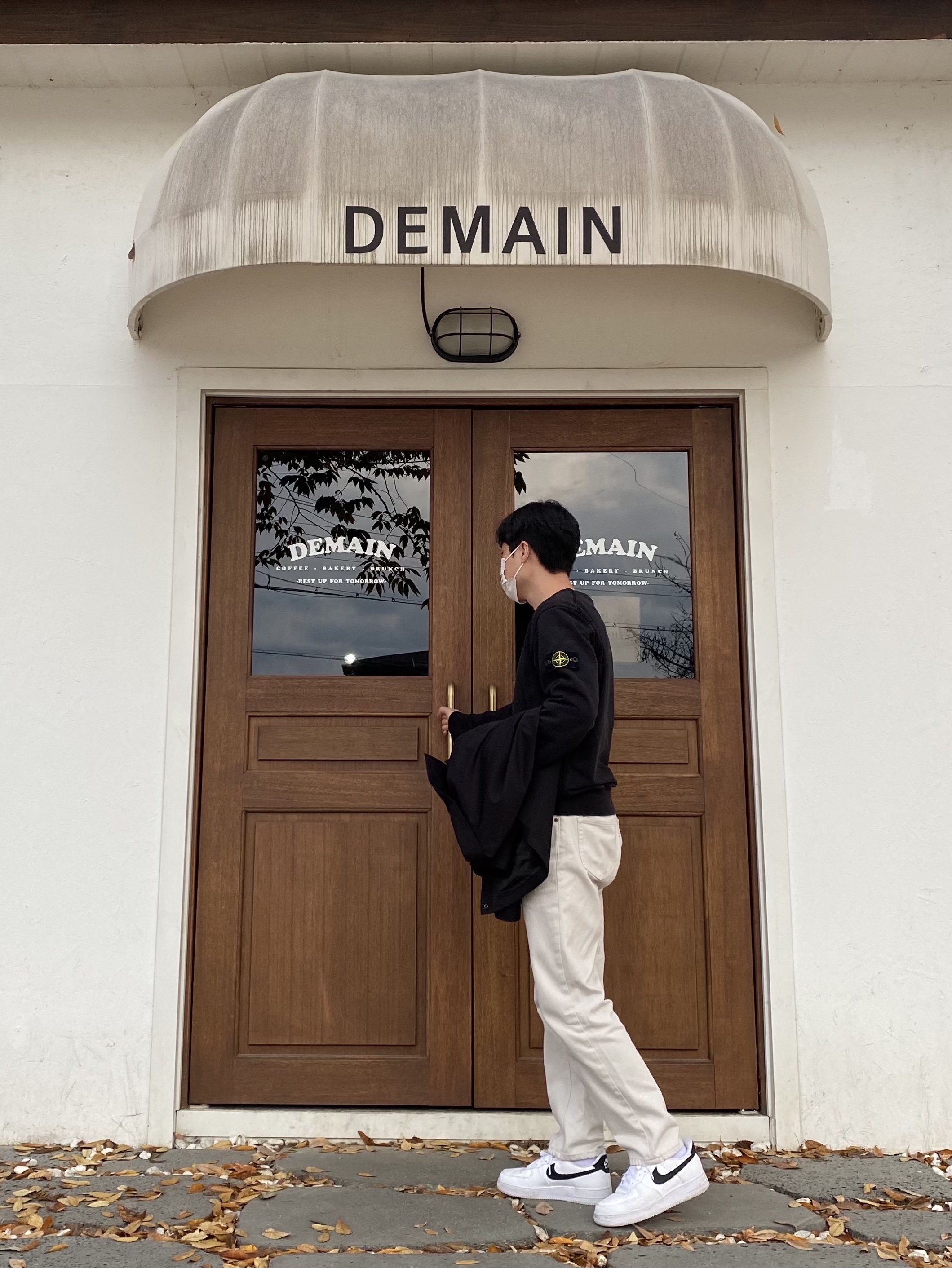 Nike Air Force 1 '07 White Black, Stone Island 63020 Crewneck Sweatshirt Black - 22FW 착용 스타일