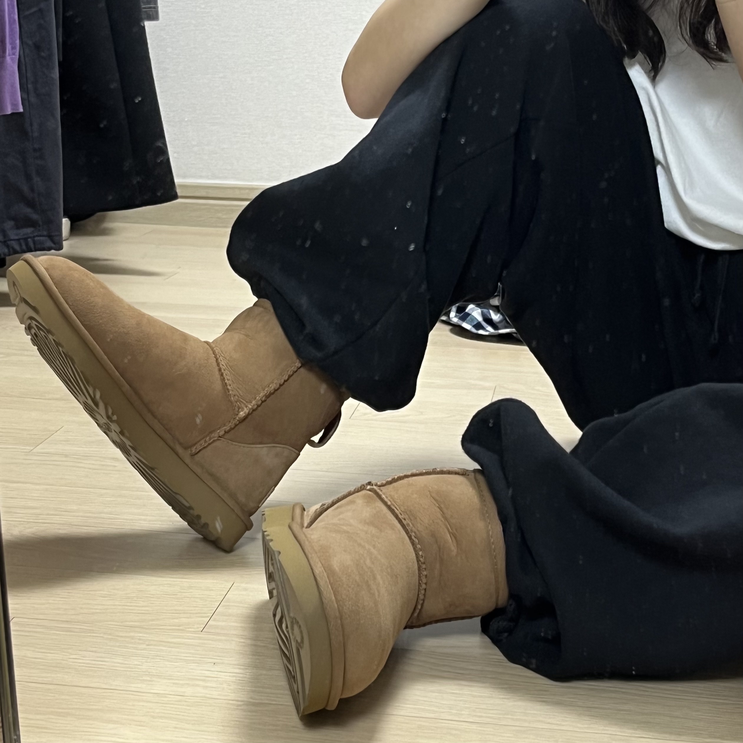 (W) UGG Classic Mini II Boots Chestnut 착용 스타일 - 2