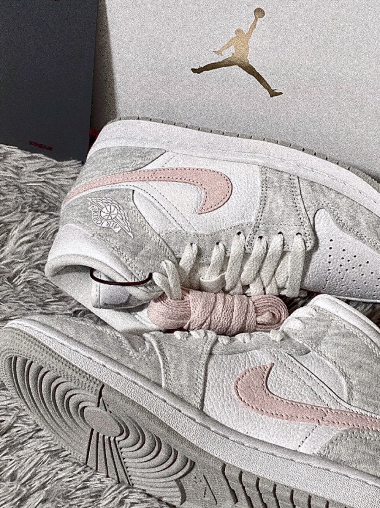 (W) Jordan 1 Mid SE Light Iron Ore 착용 스타일 - 2