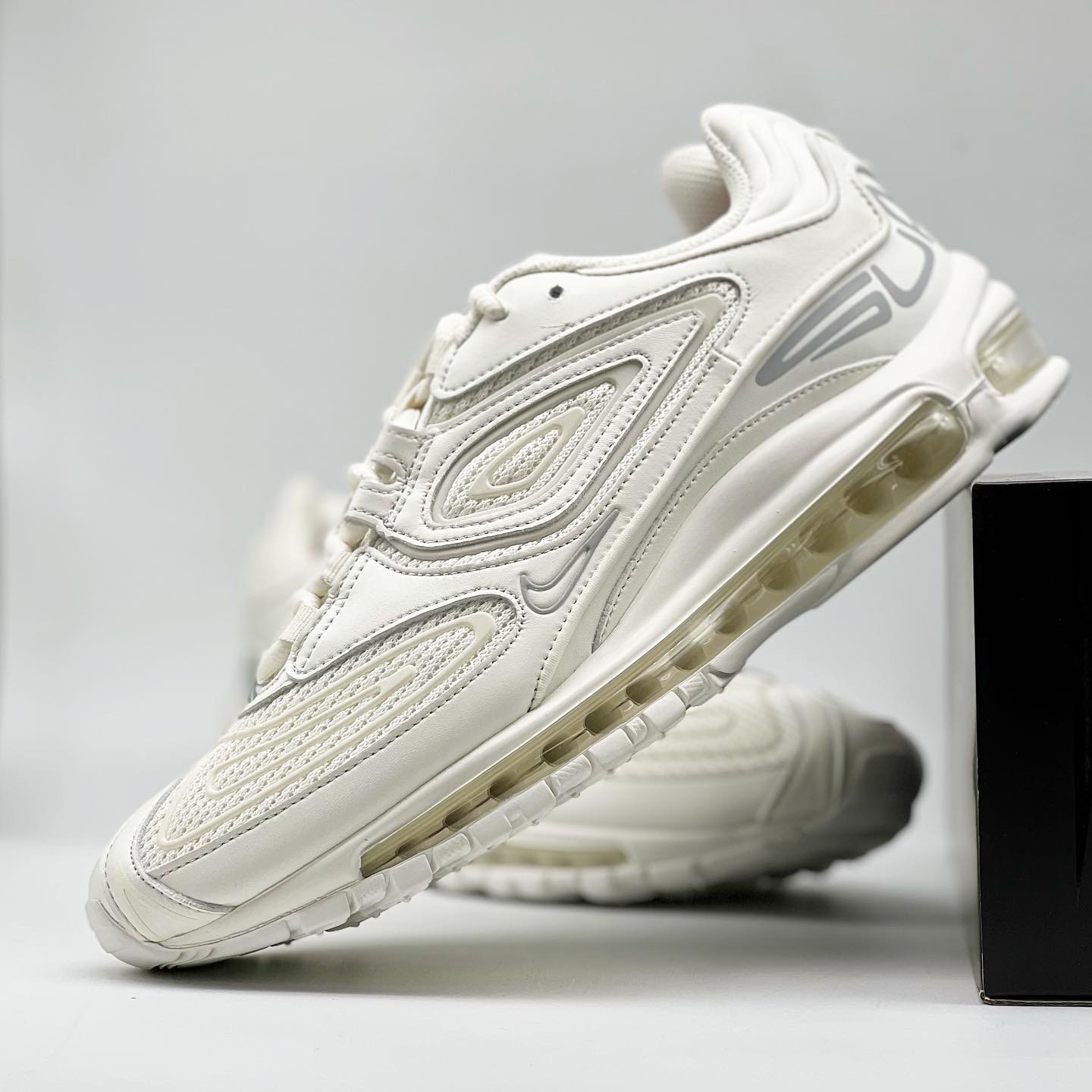 Nike x Supreme Air Max 98 TL White 착용 스타일 - 4