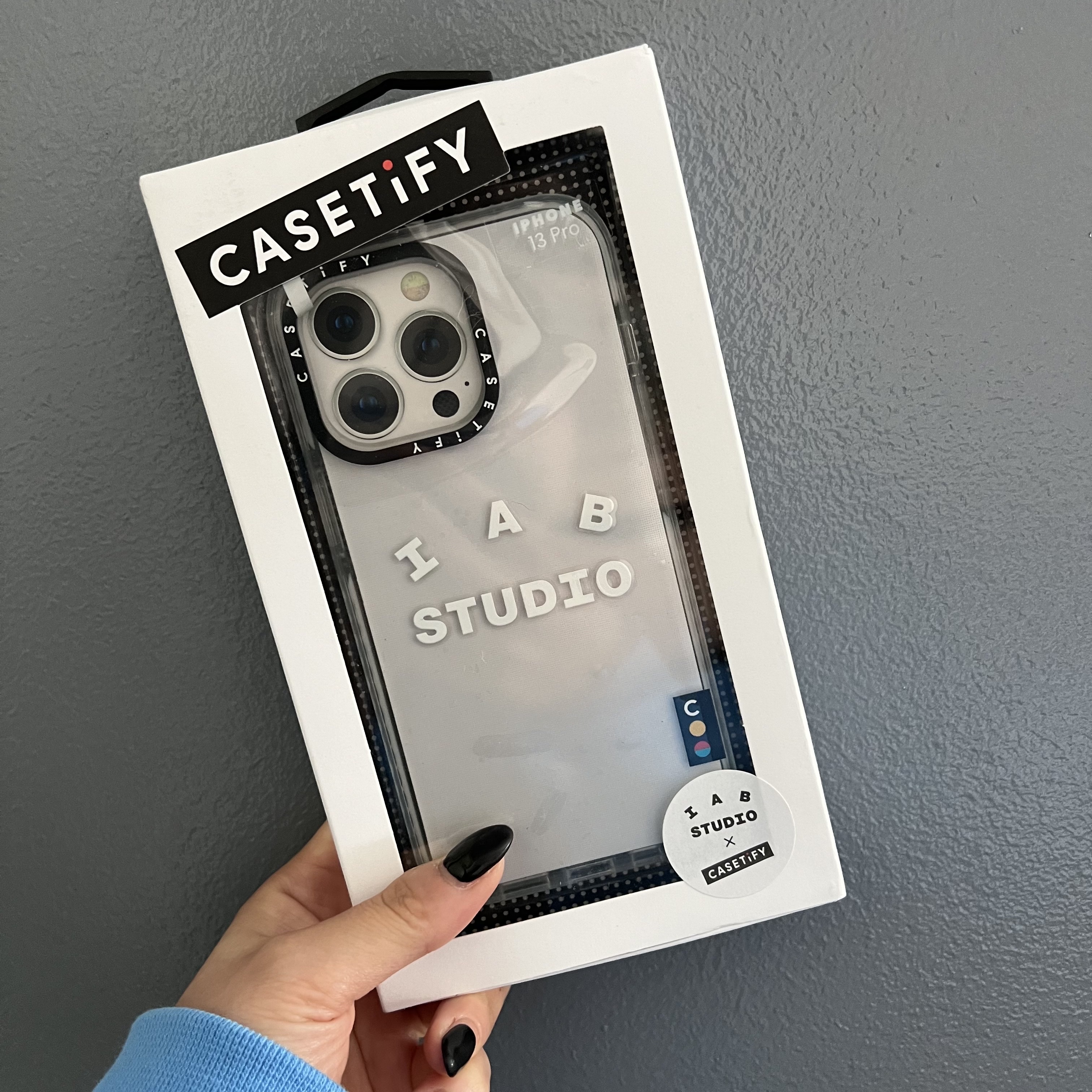 Casetify x IAB Studio iPhone White Logo Impact Case Frost White 착용 스타일