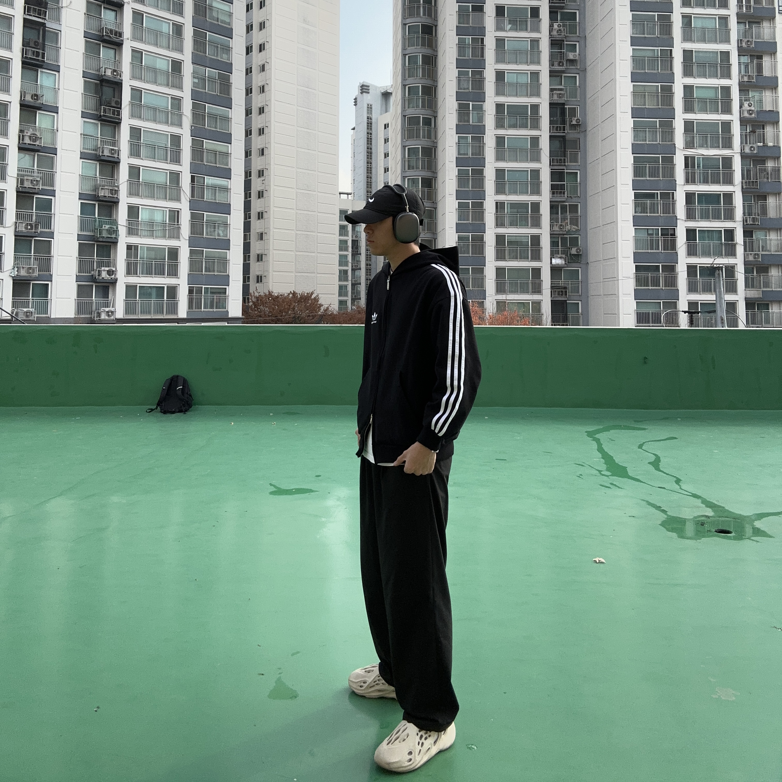 Balenciaga x Adidas Zip-Up Hoodie Small Fit Black, Apple AirPods Max Lightning Space Gray (Korean Ver.) 착용 스타일 - 2
