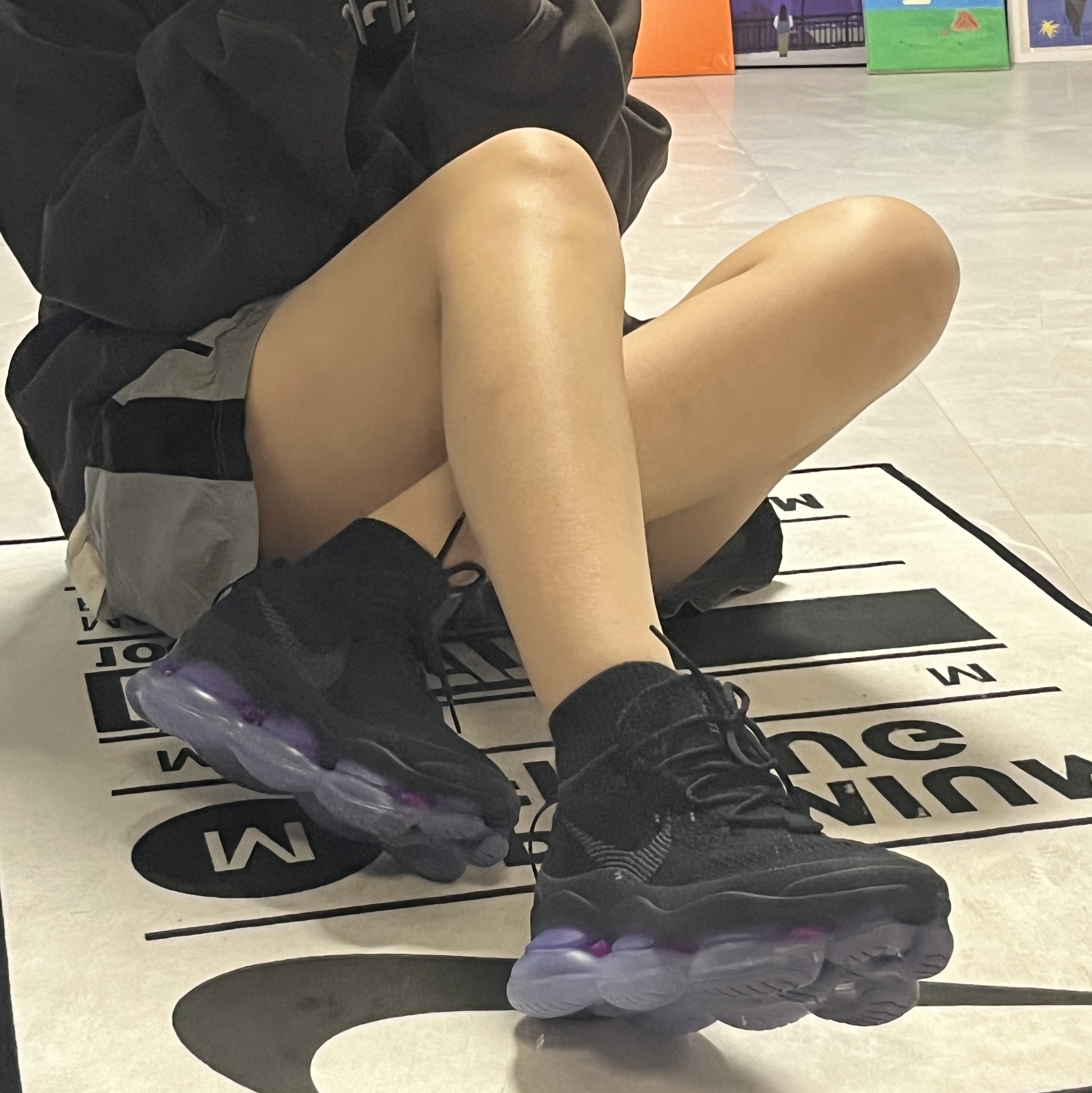 (W) Nike Air Max Scorpion Flyknit Black and Persian Violet 착용 스타일 - 1