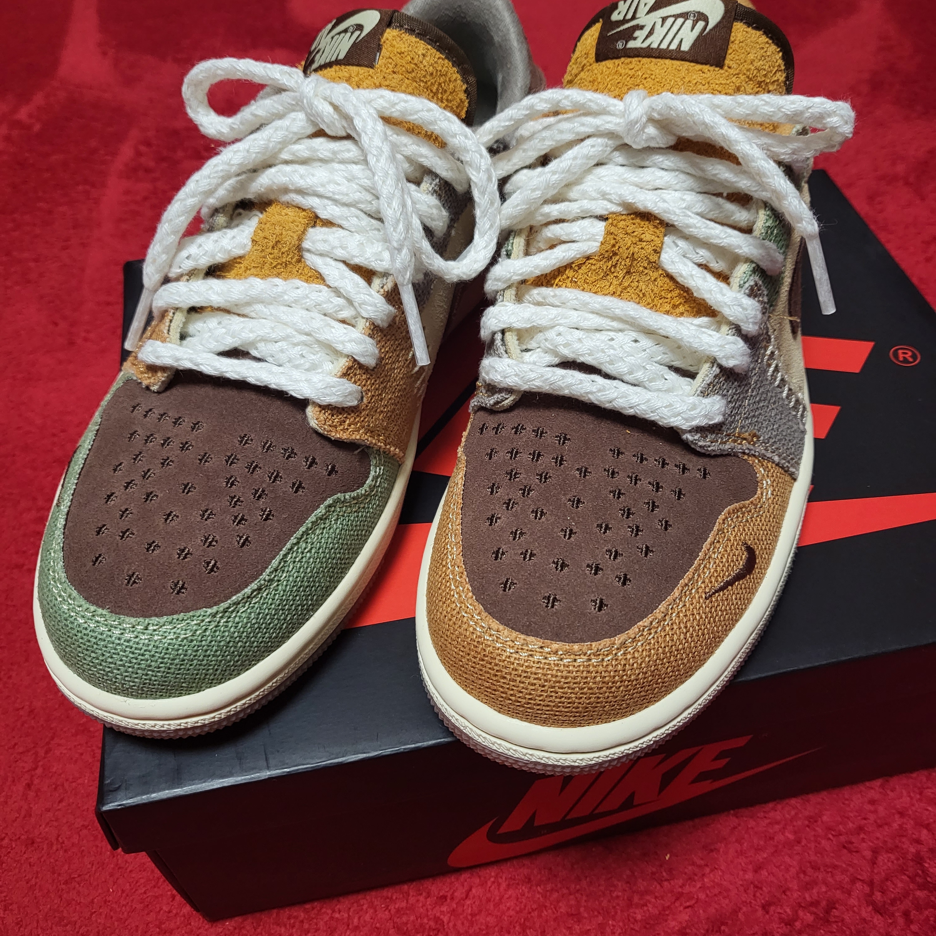 Jordan 1 x Zion Williamson Retro Low OG Flax and Oil Green 착용 스타일 - 1