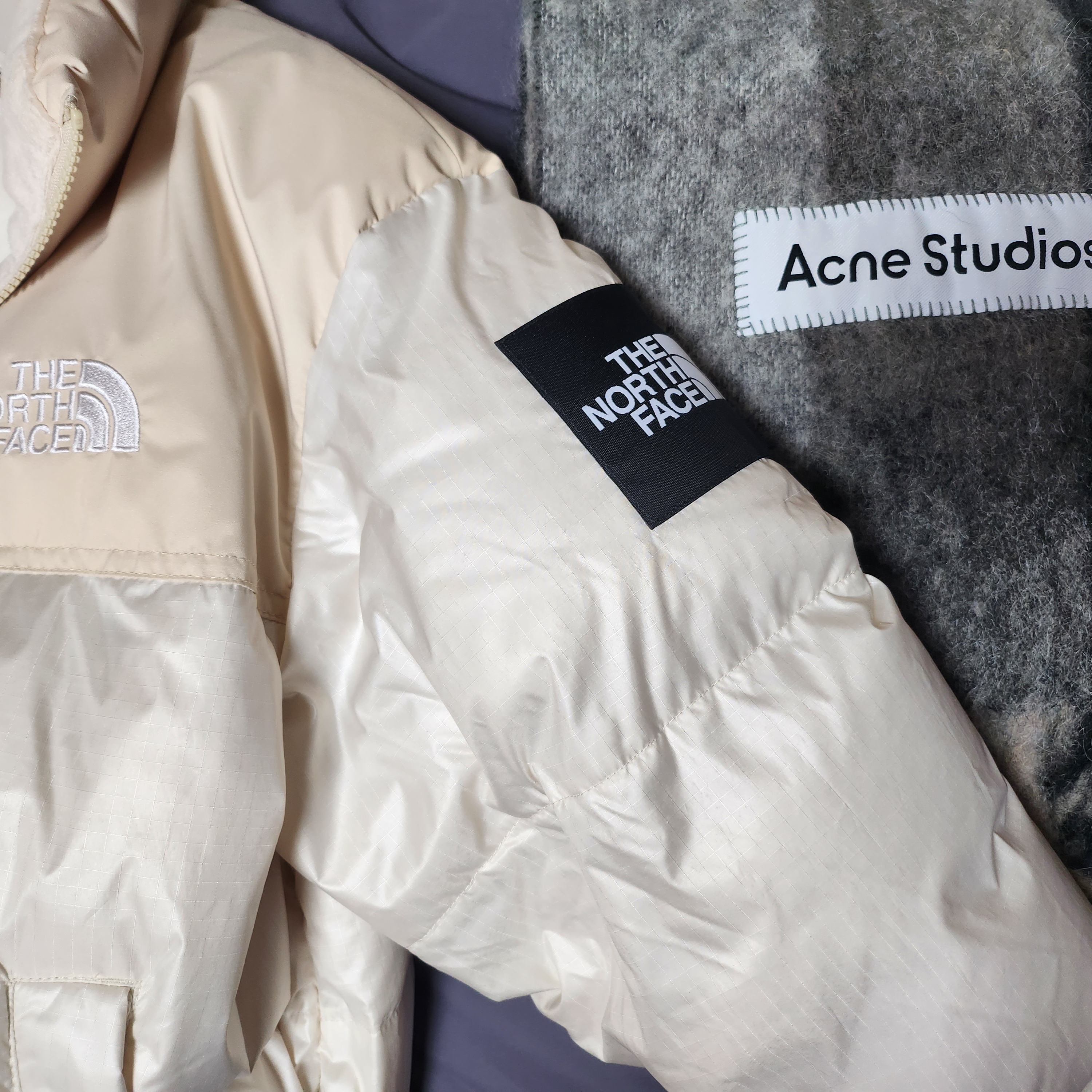 (W) The North Face White Label Novelty Nuptse Down Jacket Cream, Acne Studios Mohair Check Muffler Grey Green Black 착용 스타일