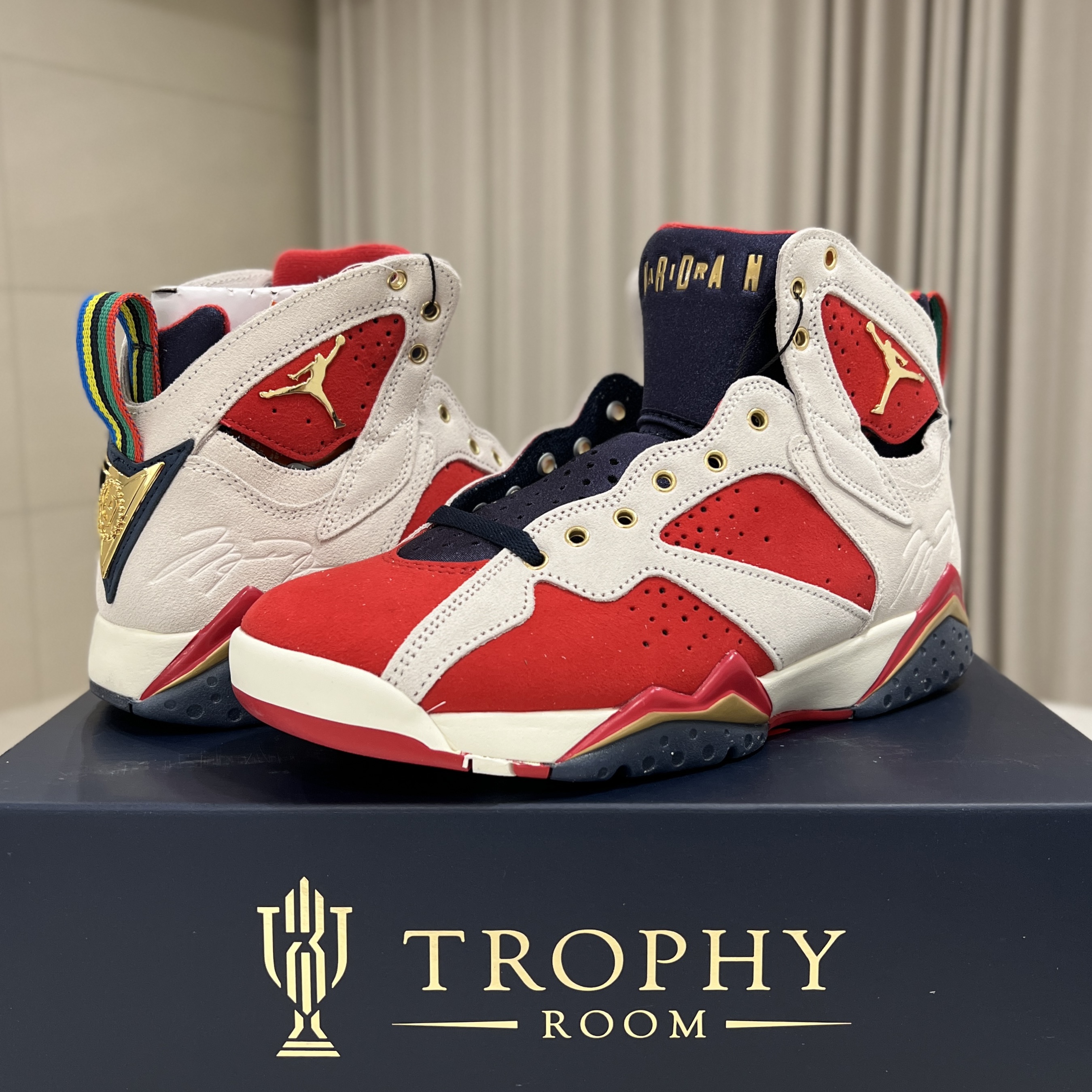 Jordan 7 x Trophy Room Retro SP True Red and Obsidian 착용 스타일