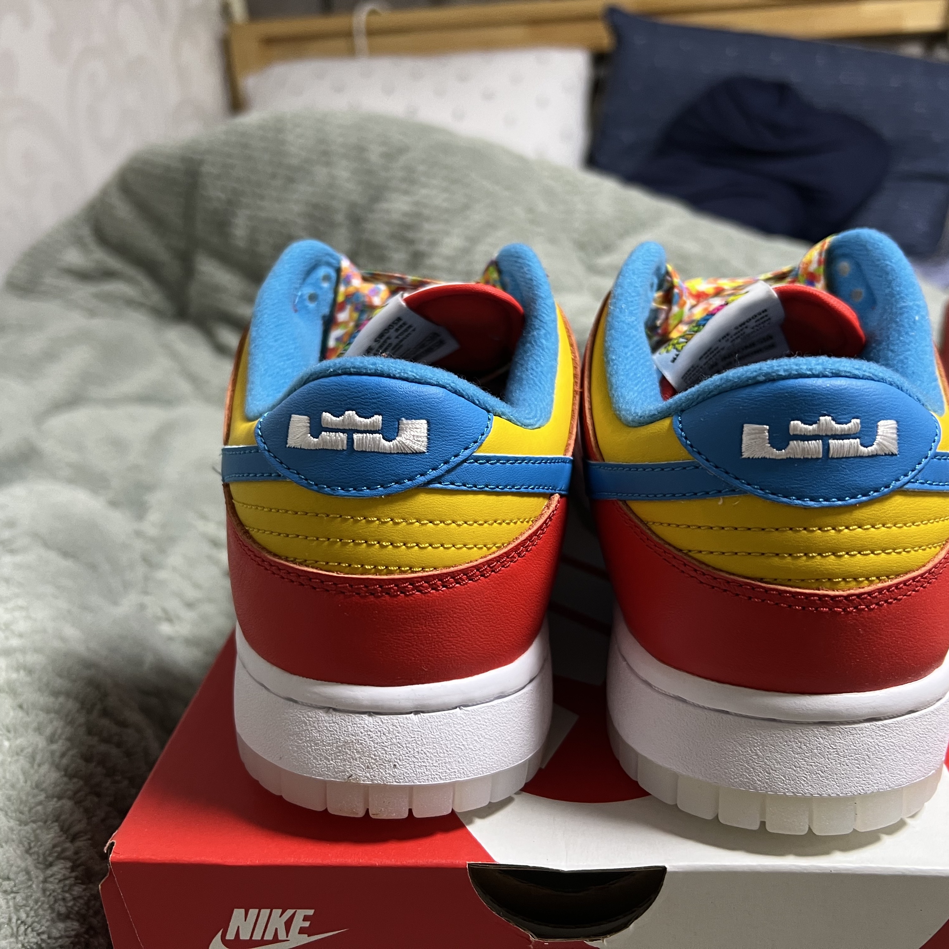 Nike x LeBron James x Fruity Pebbles Dunk Low QS Habanero Red 착용 스타일 - 3