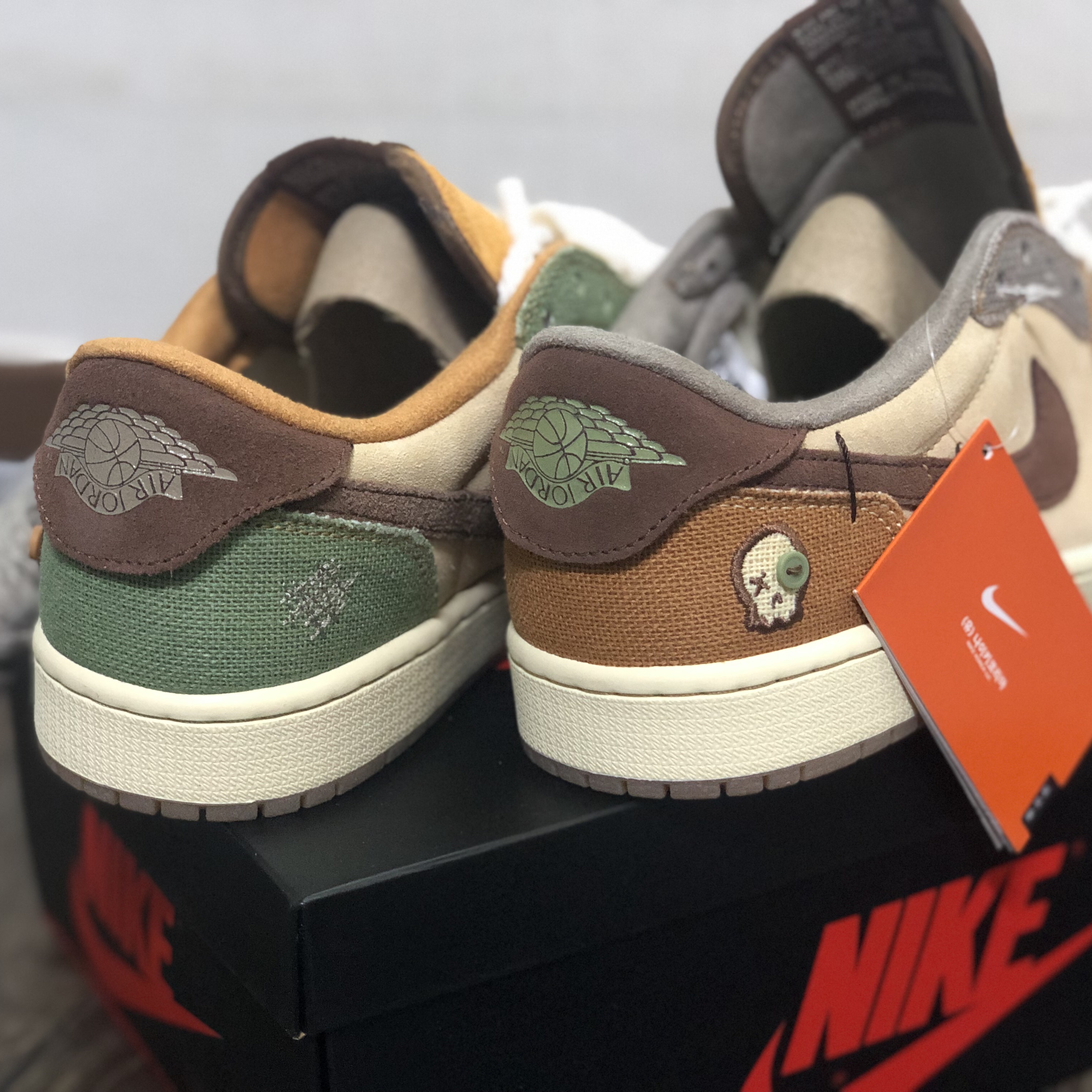 Jordan 1 x Zion Williamson Retro Low OG Flax and Oil Green 착용 스타일 - 2