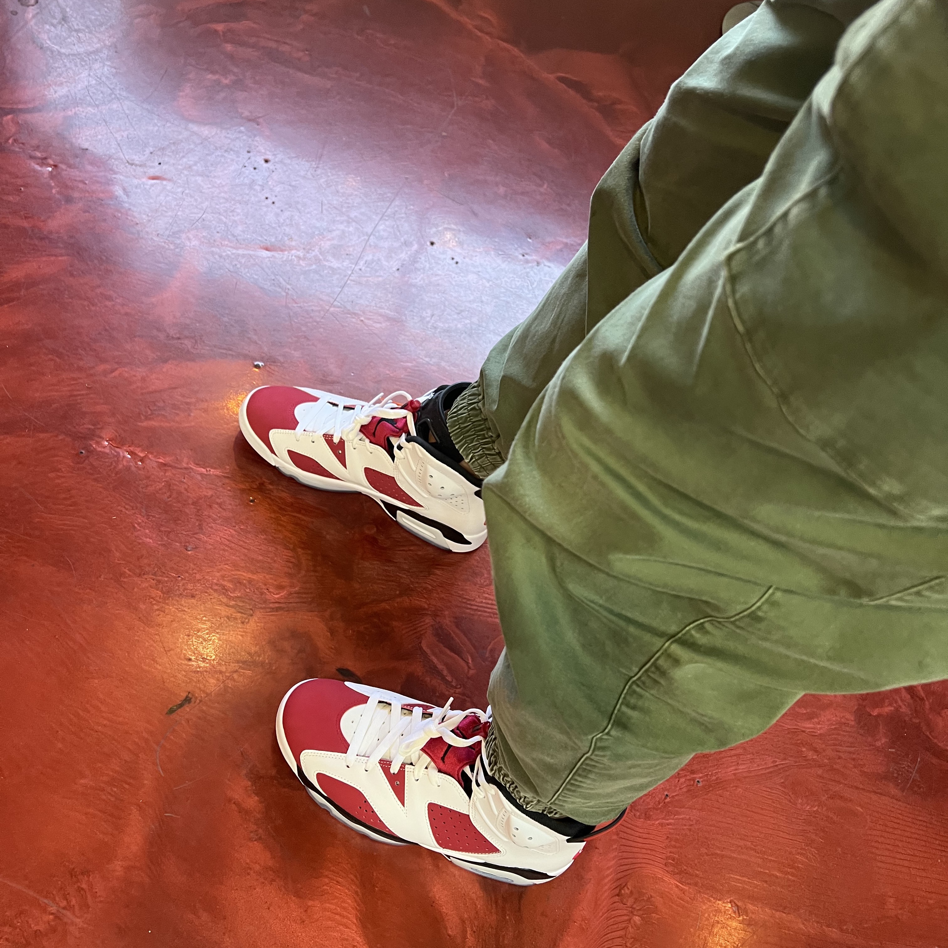 Jordan 6 Retro Carmine 2021 착용 스타일 - 2