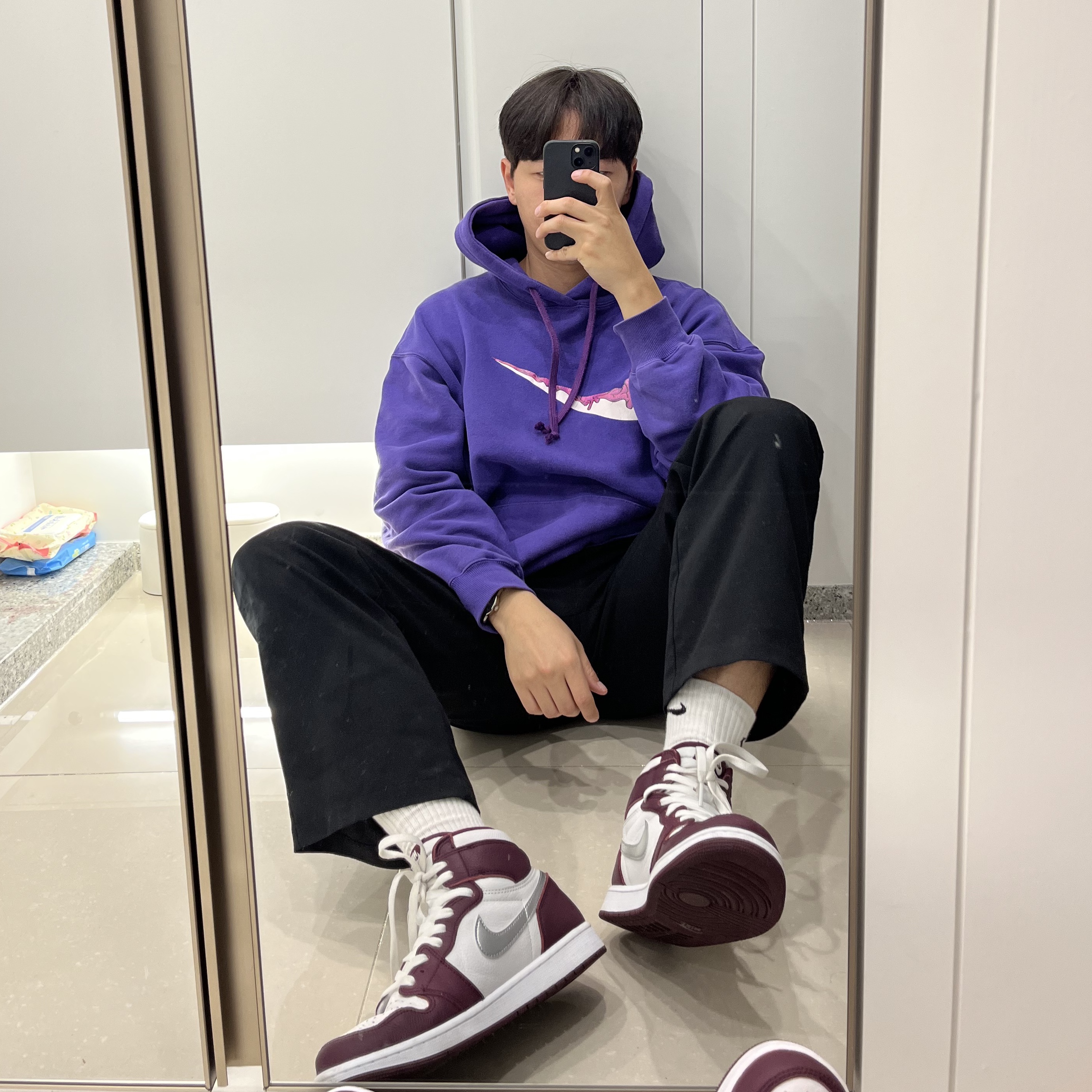 Jordan 1 Retro High OG Bordeaux 착용 스타일 - 2