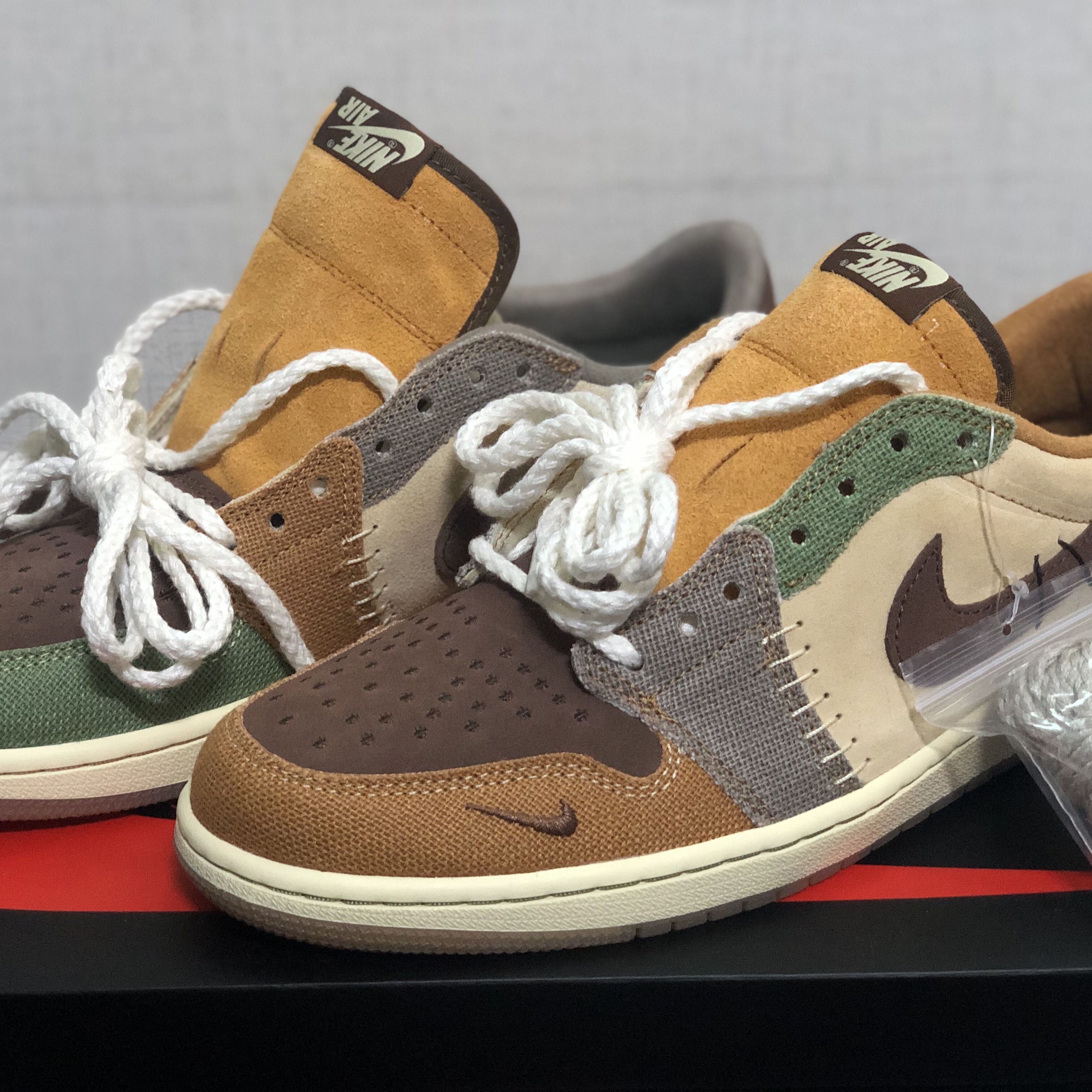 Jordan 1 x Zion Williamson Retro Low OG Flax and Oil Green 착용 스타일 - 1