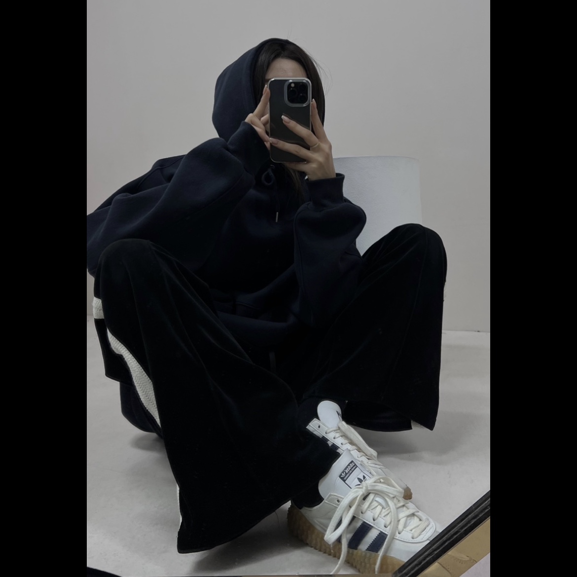 Adidas Country x Kamanda White Navy Gum 착용 스타일 - 2
