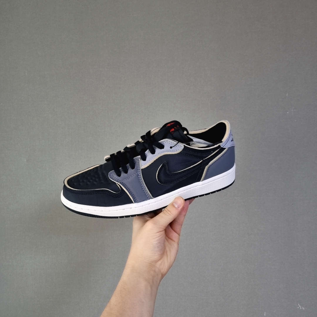 Jordan 1 Retro Low OG EX Black and Smoke Grey 착용 스타일
