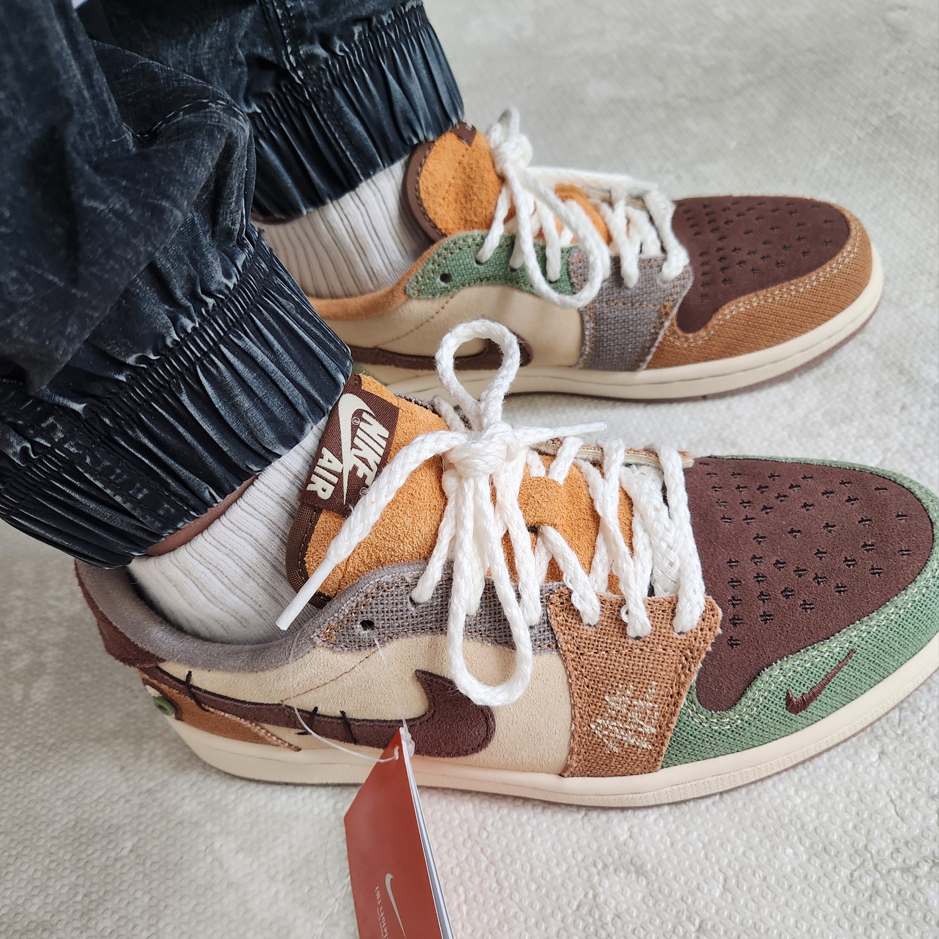 Jordan 1 x Zion Williamson Retro Low OG Flax and Oil Green 착용 스타일