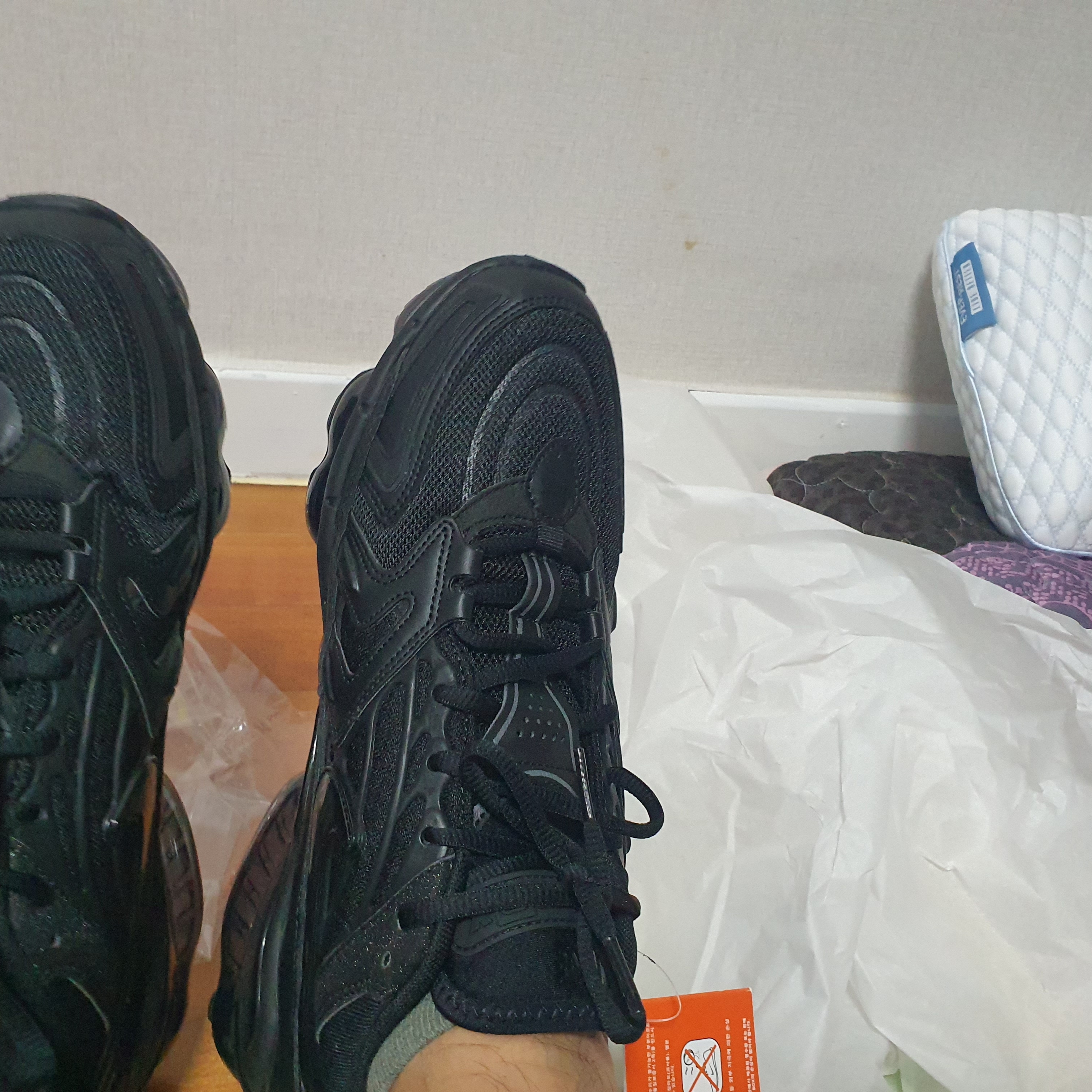 Nike Air VaporMax EVO Triple Black 착용 스타일 - 1