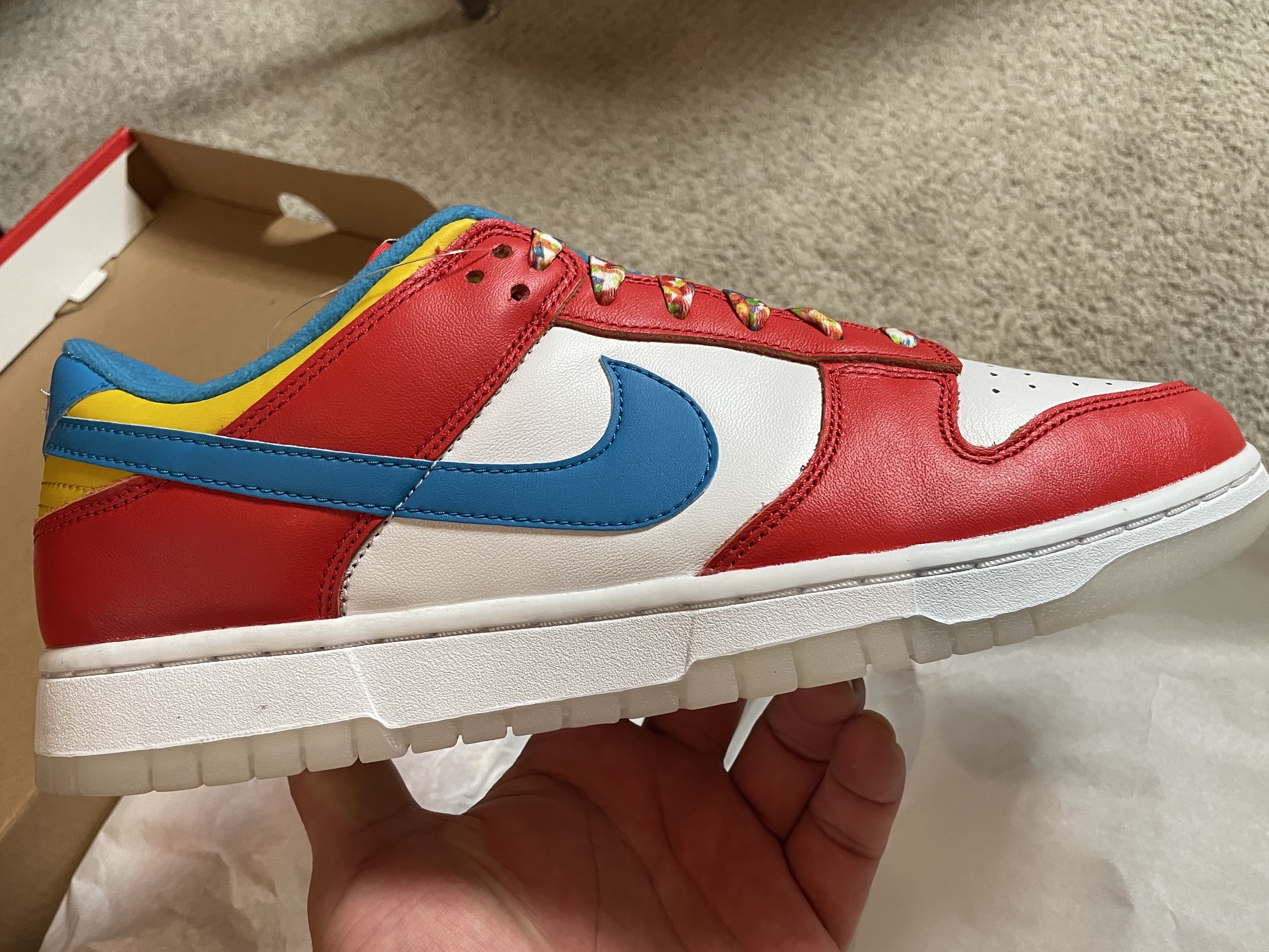 Nike x LeBron James x Fruity Pebbles Dunk Low QS Habanero Red 착용 스타일 - 3