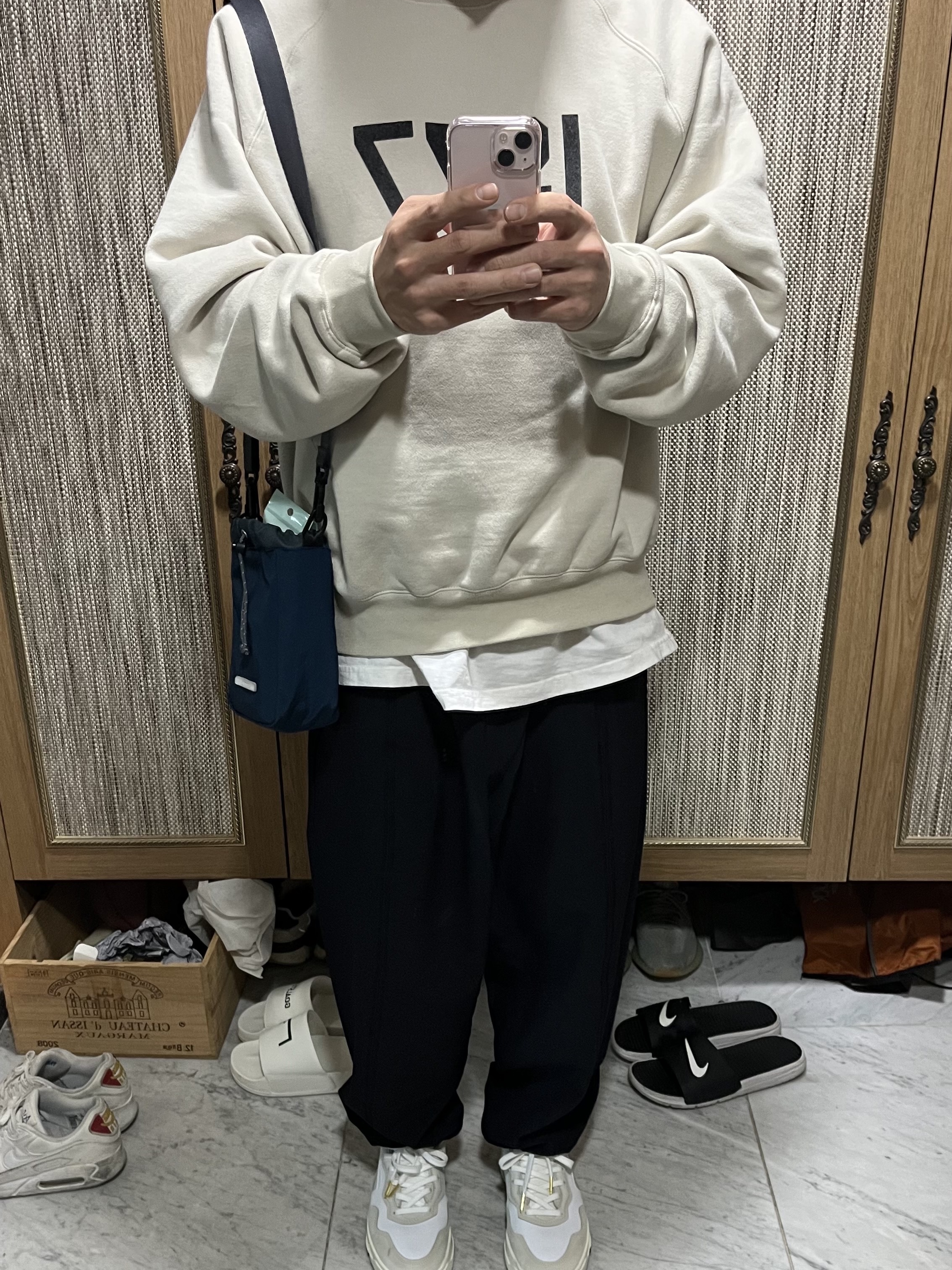 Essentials 1977 Crewneck Sweatshirt Wheat - 22SS 착용 스타일
