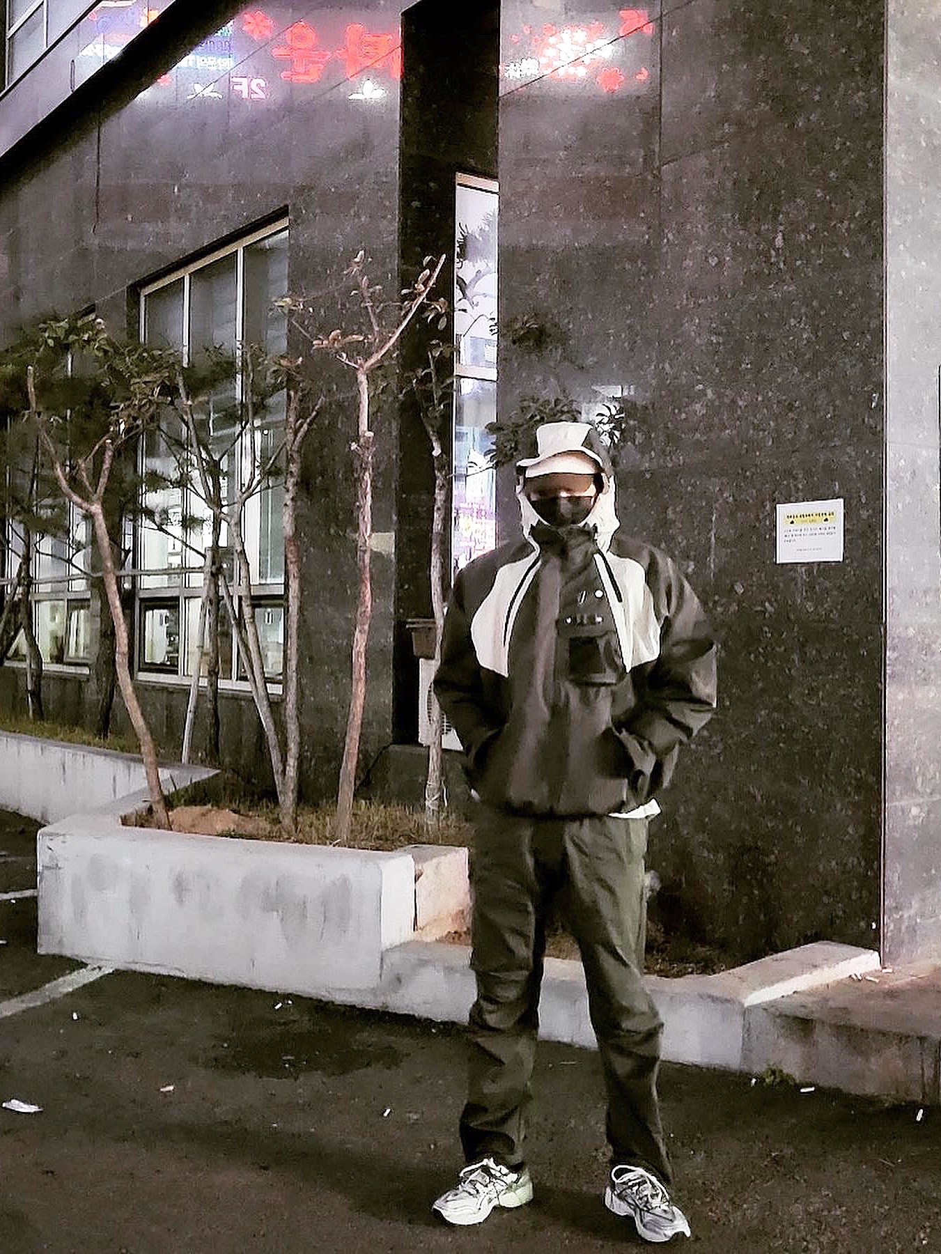 Undermycar Kame Multi Zip Turtle Shell Parka Driftwood - 22FW, Asics x Andersson Bell Gel-1090 Glacier Grey Silver 착용 스타일 - 1