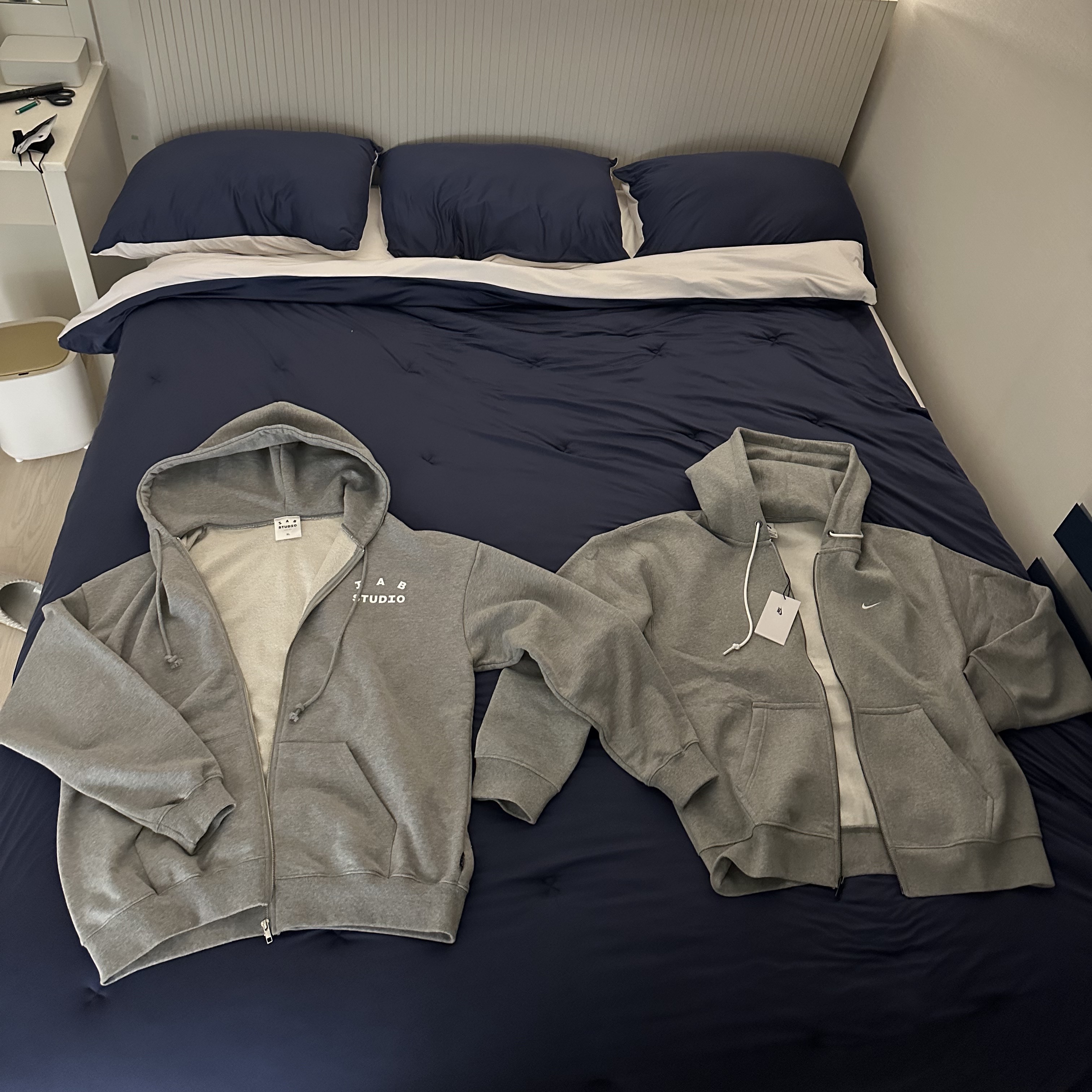 IAB Studio Zip-Up Hoodie Gray - 22FW, Nike NRG Solo Swoosh Full Zip Hoodie Dark Grey Heather - Asia 착용 스타일