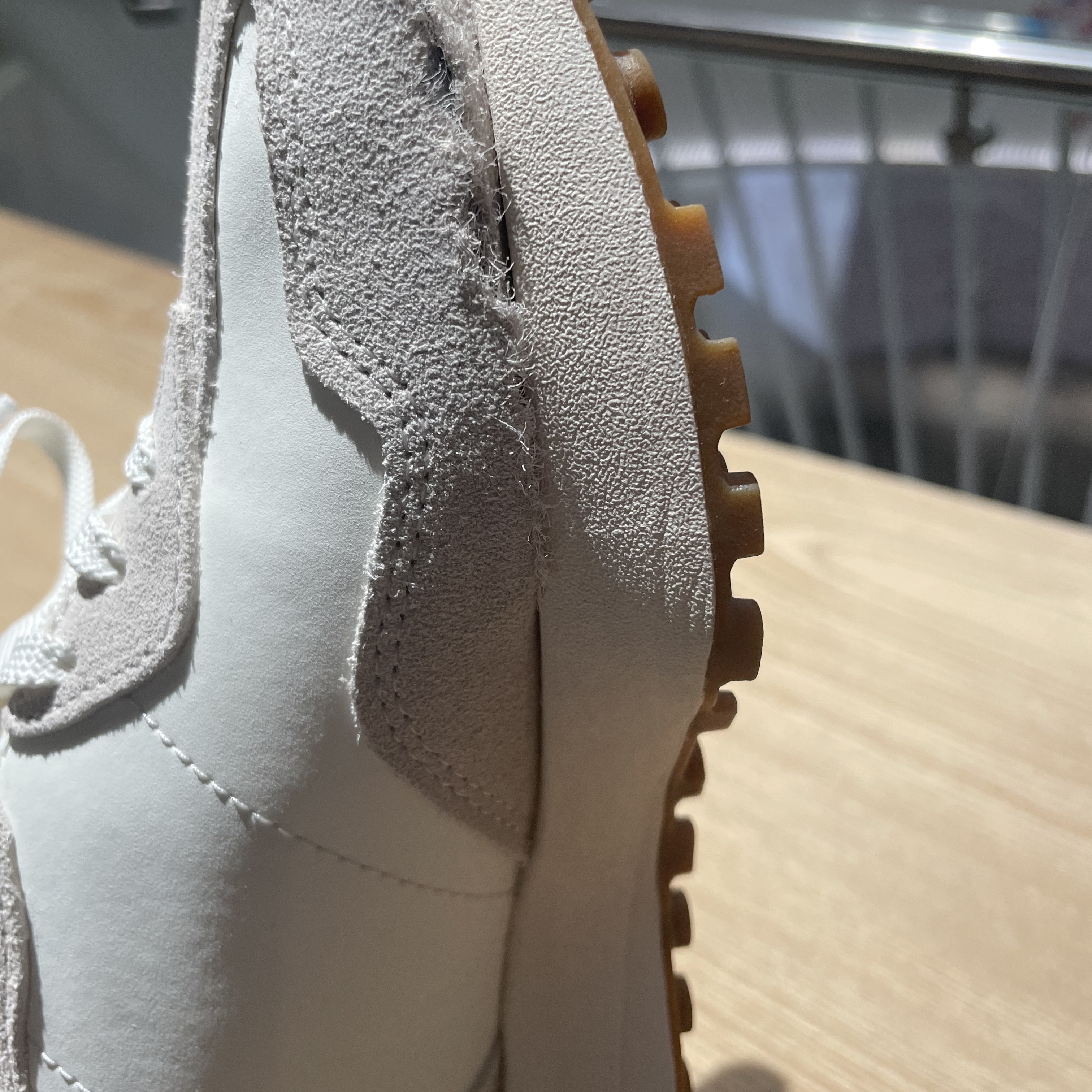 (W) New Balance 327 Beige Gum 착용 스타일 - 5