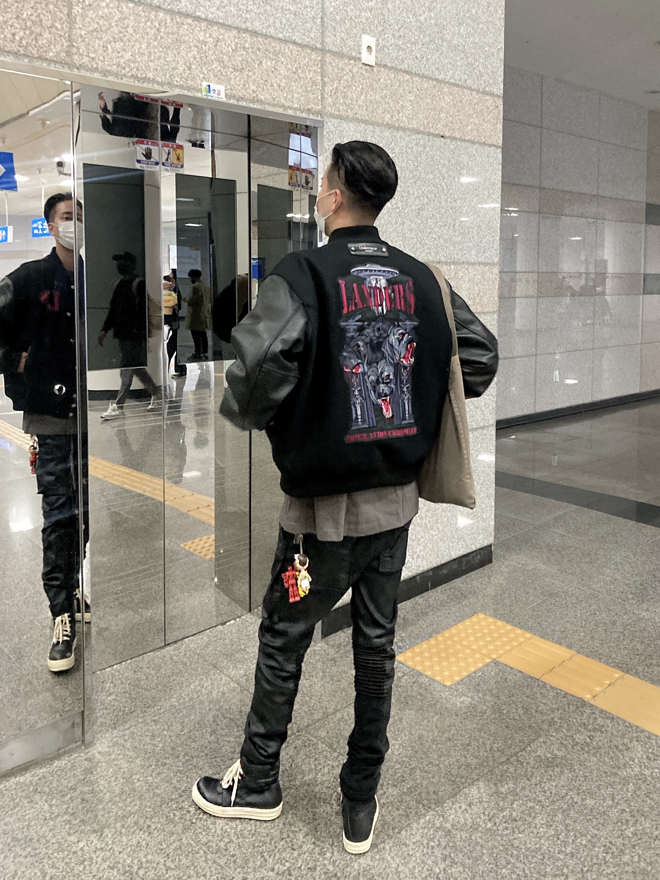 Undermycar Operation Chromite Kerberos Oversized Varsity Jacket Ox Blood - 22FW 착용 스타일