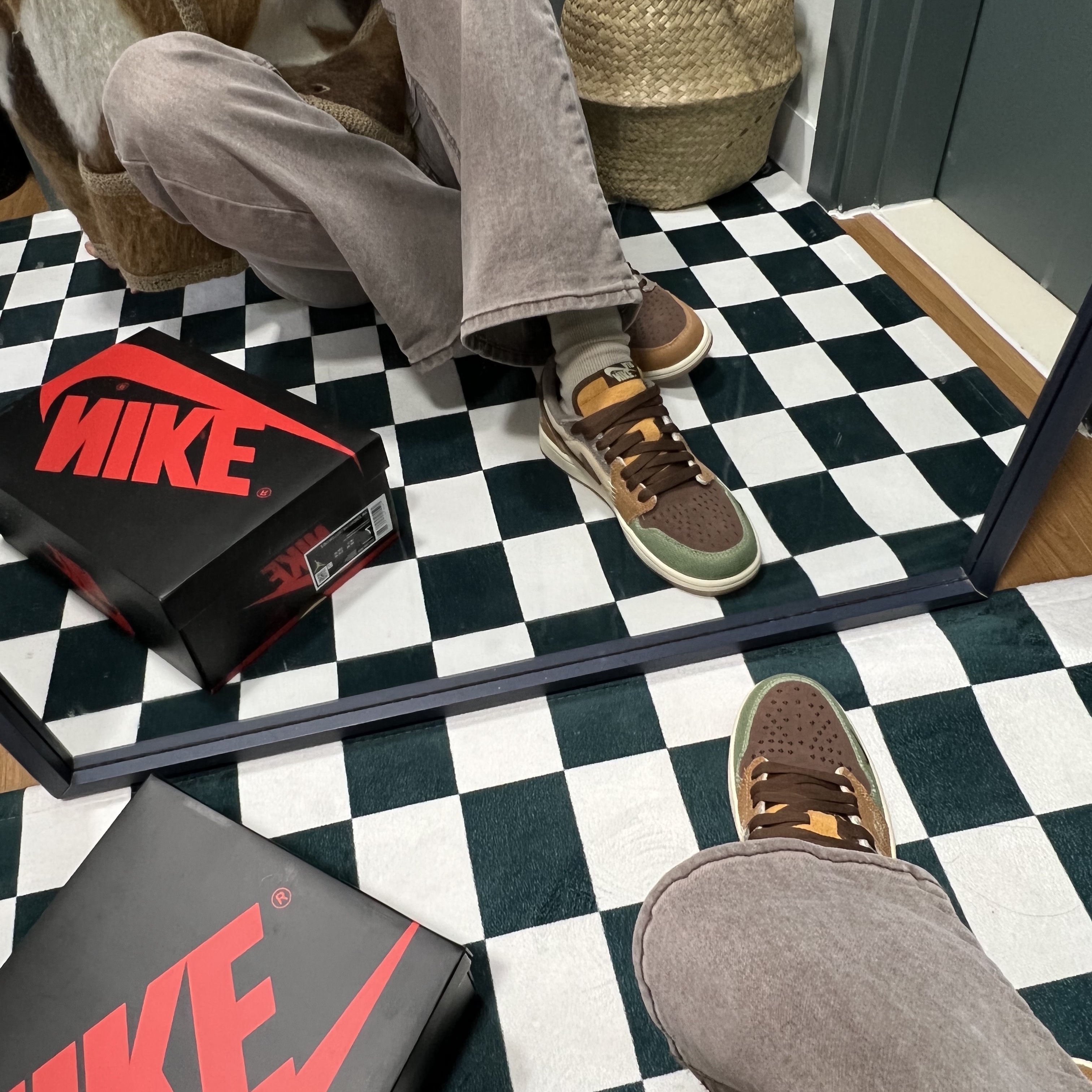 Jordan 1 x Zion Williamson Retro Low OG Flax and Oil Green 착용 스타일 - 2