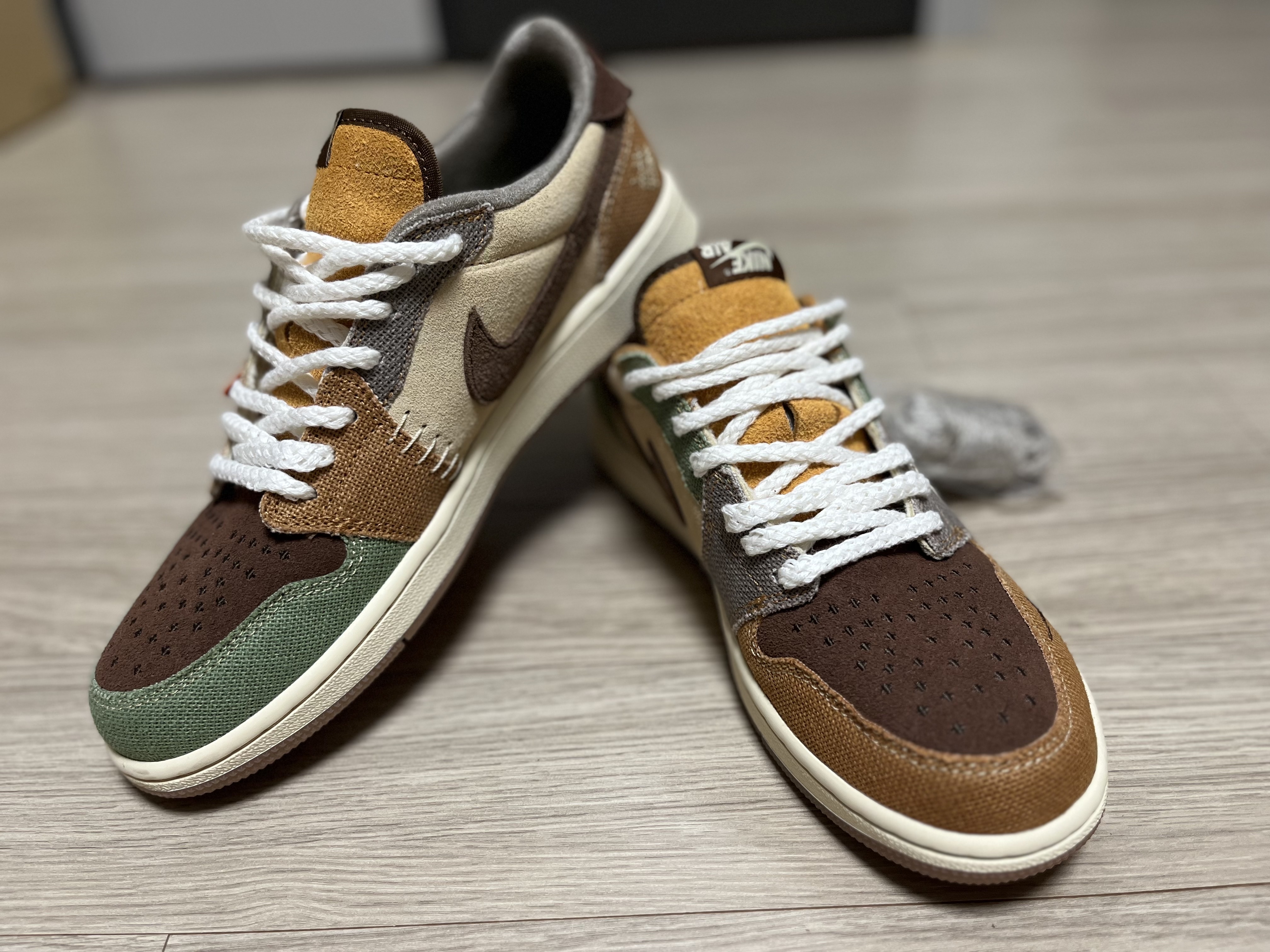 Jordan 1 x Zion Williamson Retro Low OG Flax and Oil Green 착용 스타일 - 5