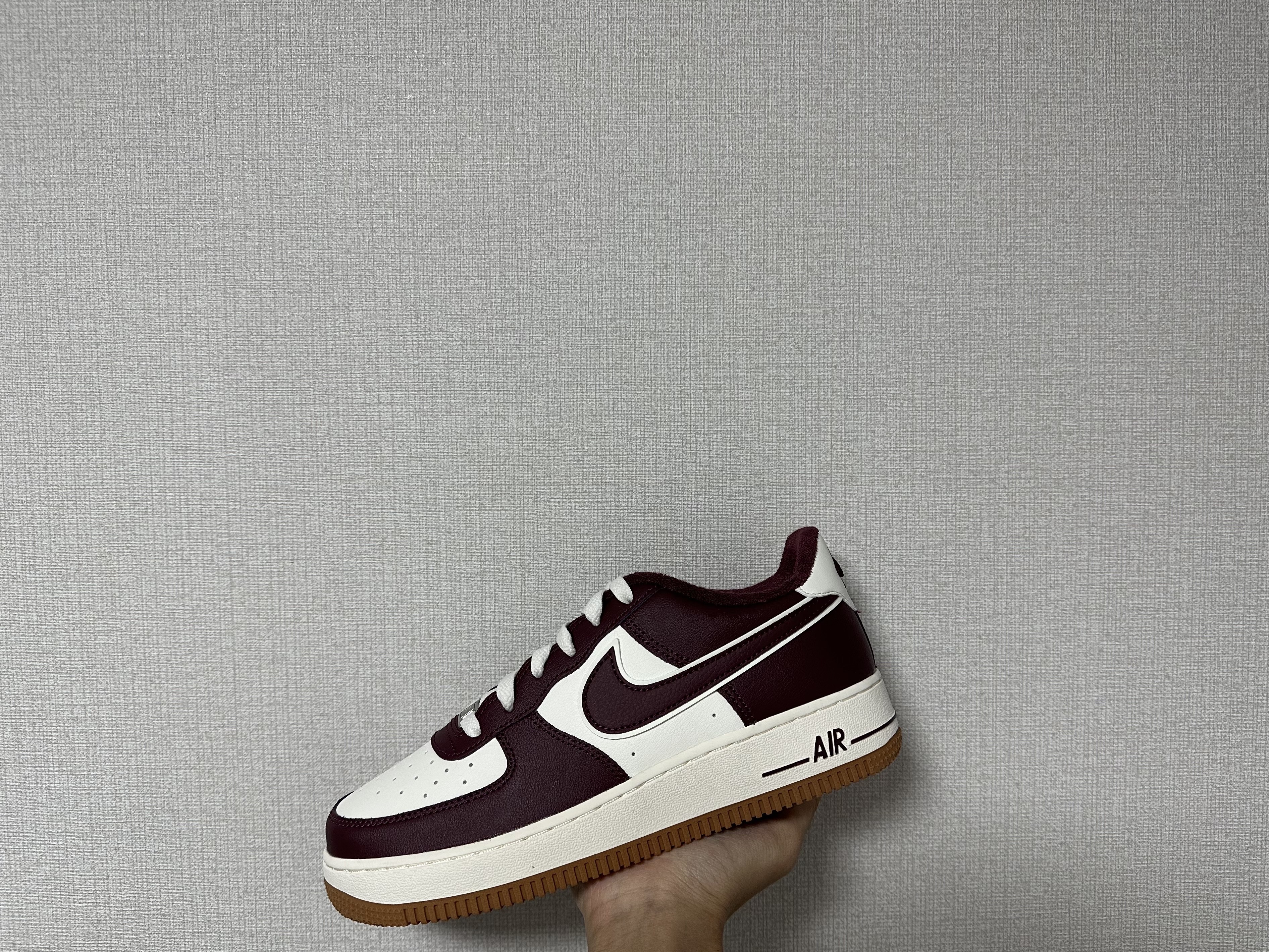 Nike x Skate Like a Girl SB Dunk Low QS Barely Rose, Jordan 1 Low Cherrywood Red 착용 스타일 - 4