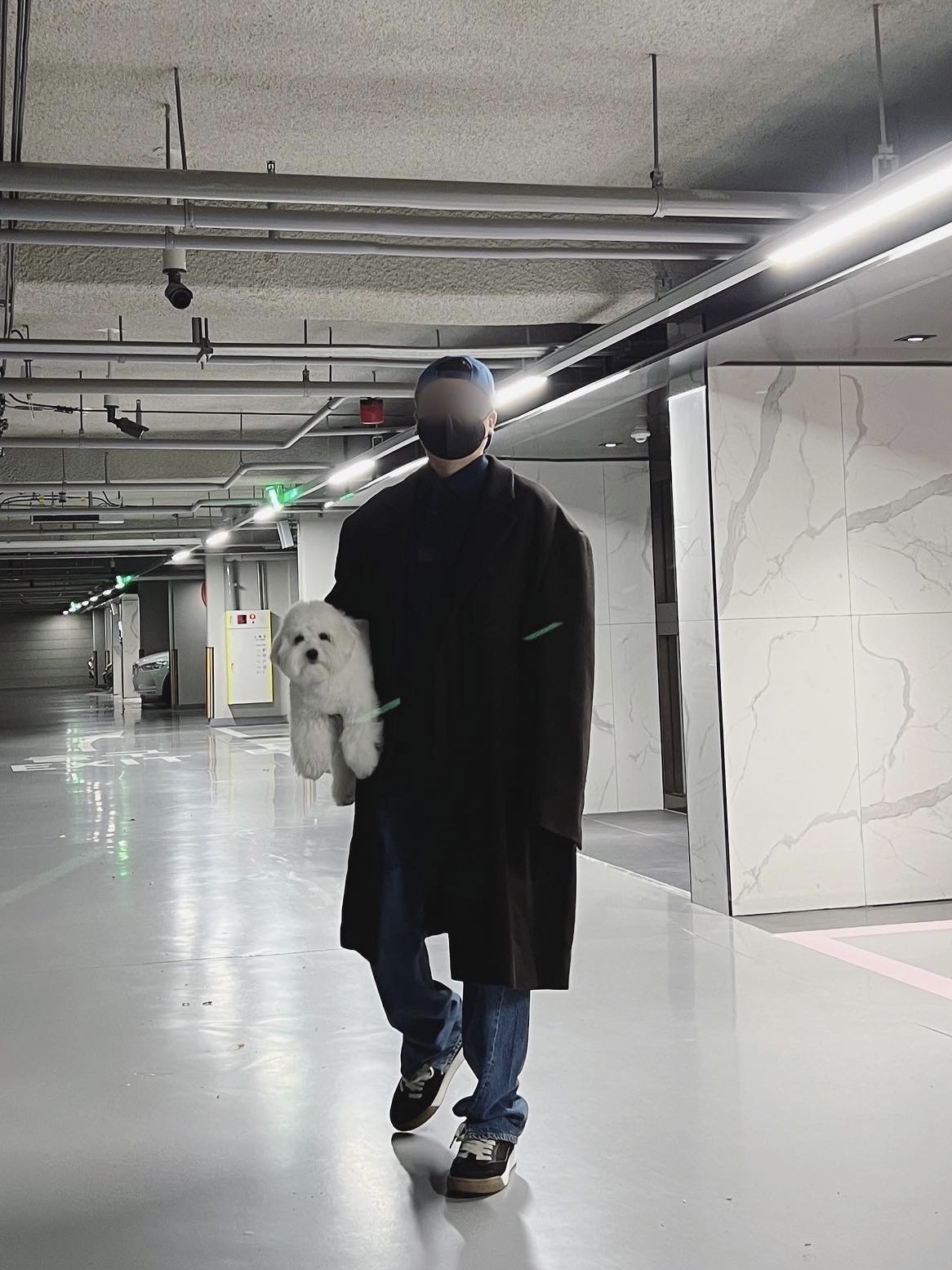 Dior x Cactus Jack B713 Sneakers Mocha Black 착용 스타일 - 3