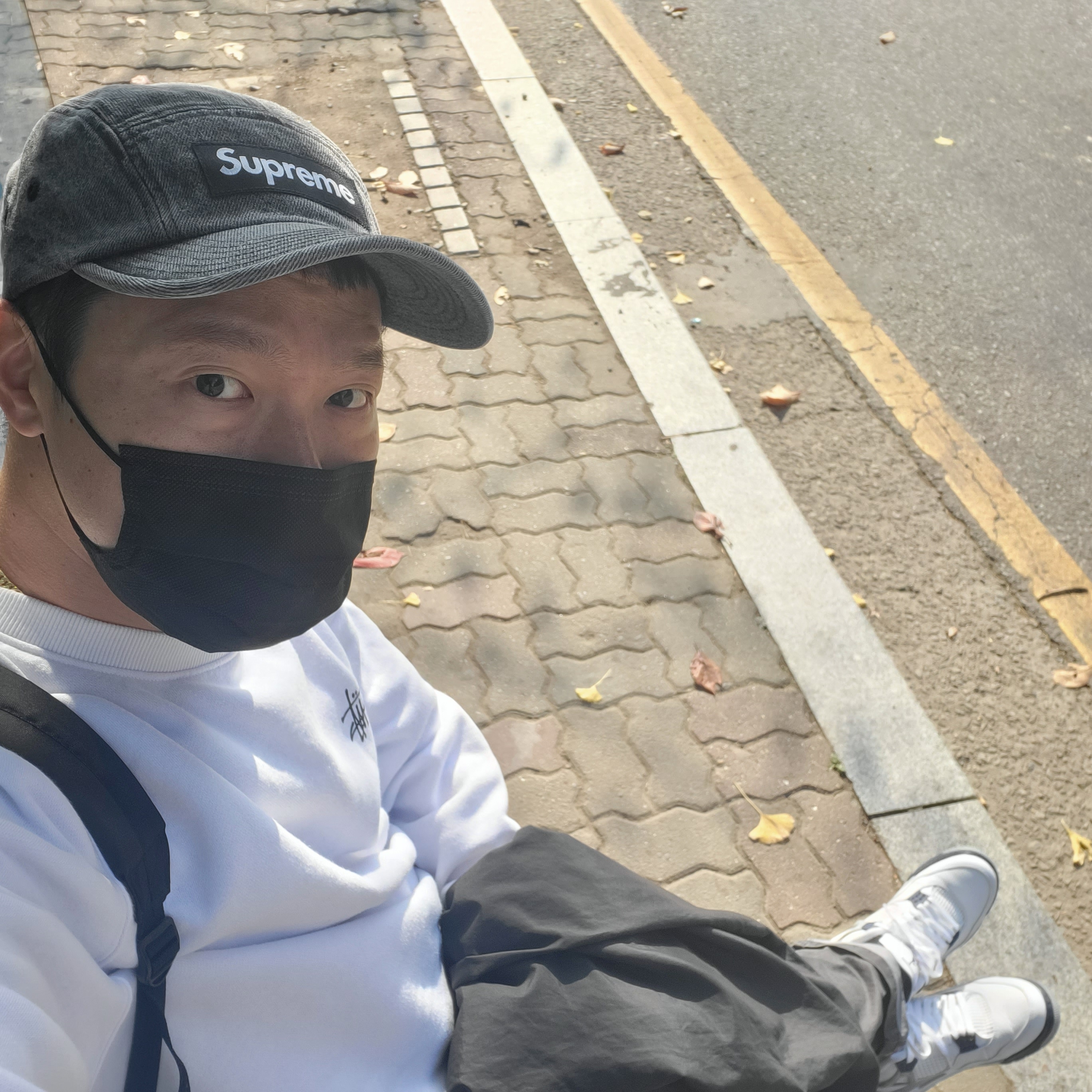 Supreme Denim Camp Cap Washed Black - 22FW, Stussy Basic Stussy LS T-Shirt White 2022 착용 스타일 - 1