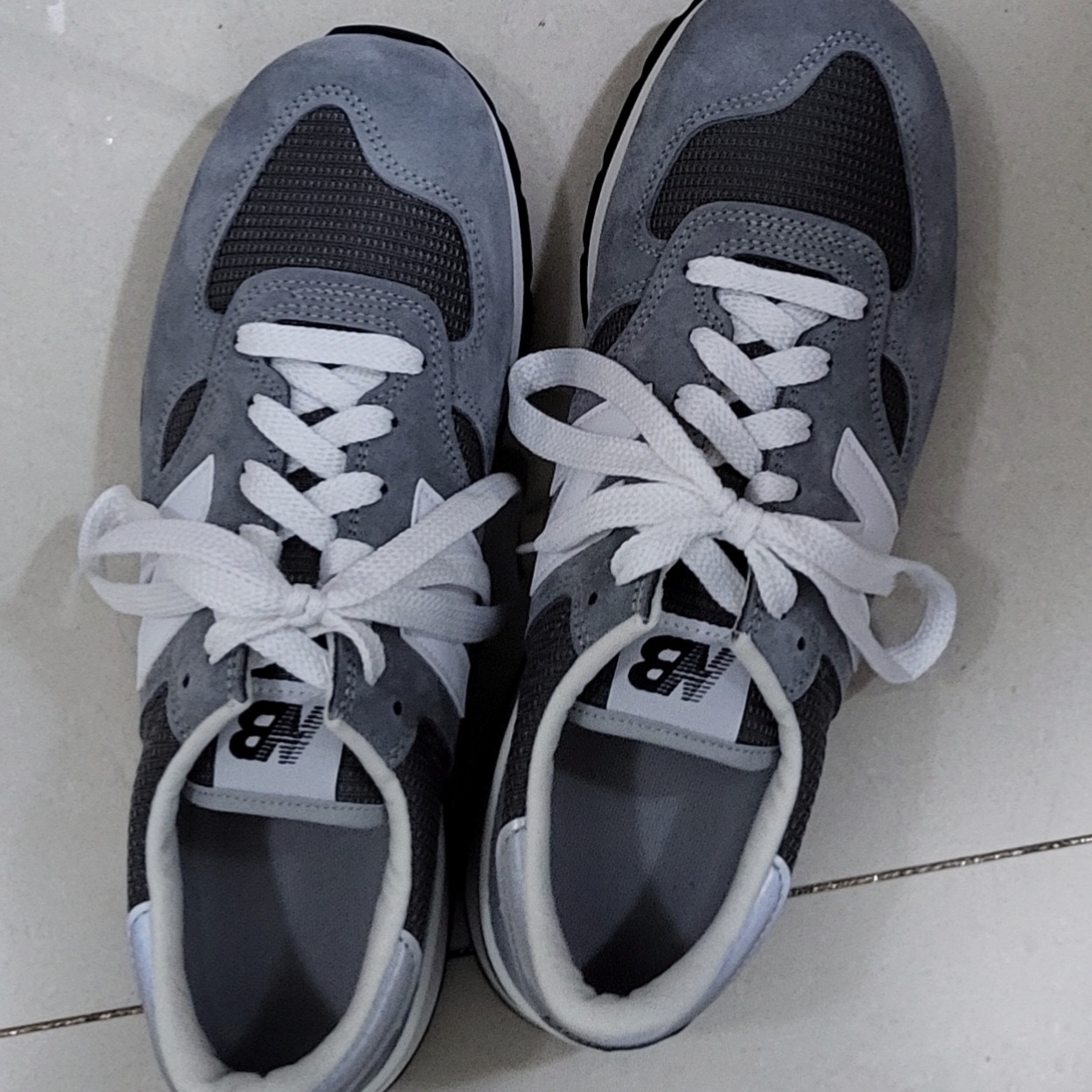 New Balance 990v1 Made in USA Grey White 착용 스타일